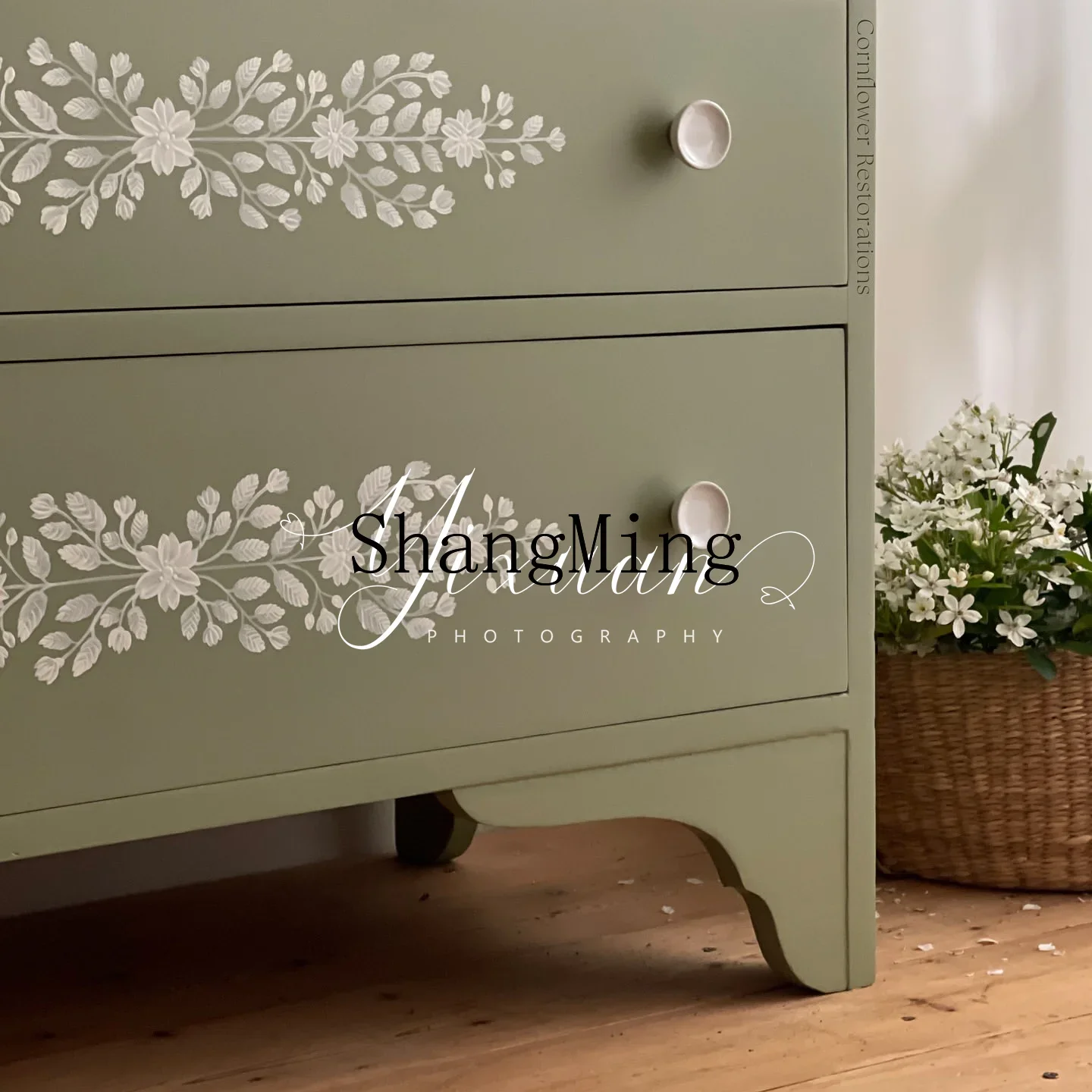 FG simple retro green solid wood chest, hand-painted living room, dining room locker, high-end furniture can be
FG simple retro green solid wood chest, hand-painted living room, dining room locker, high-end furniture can be