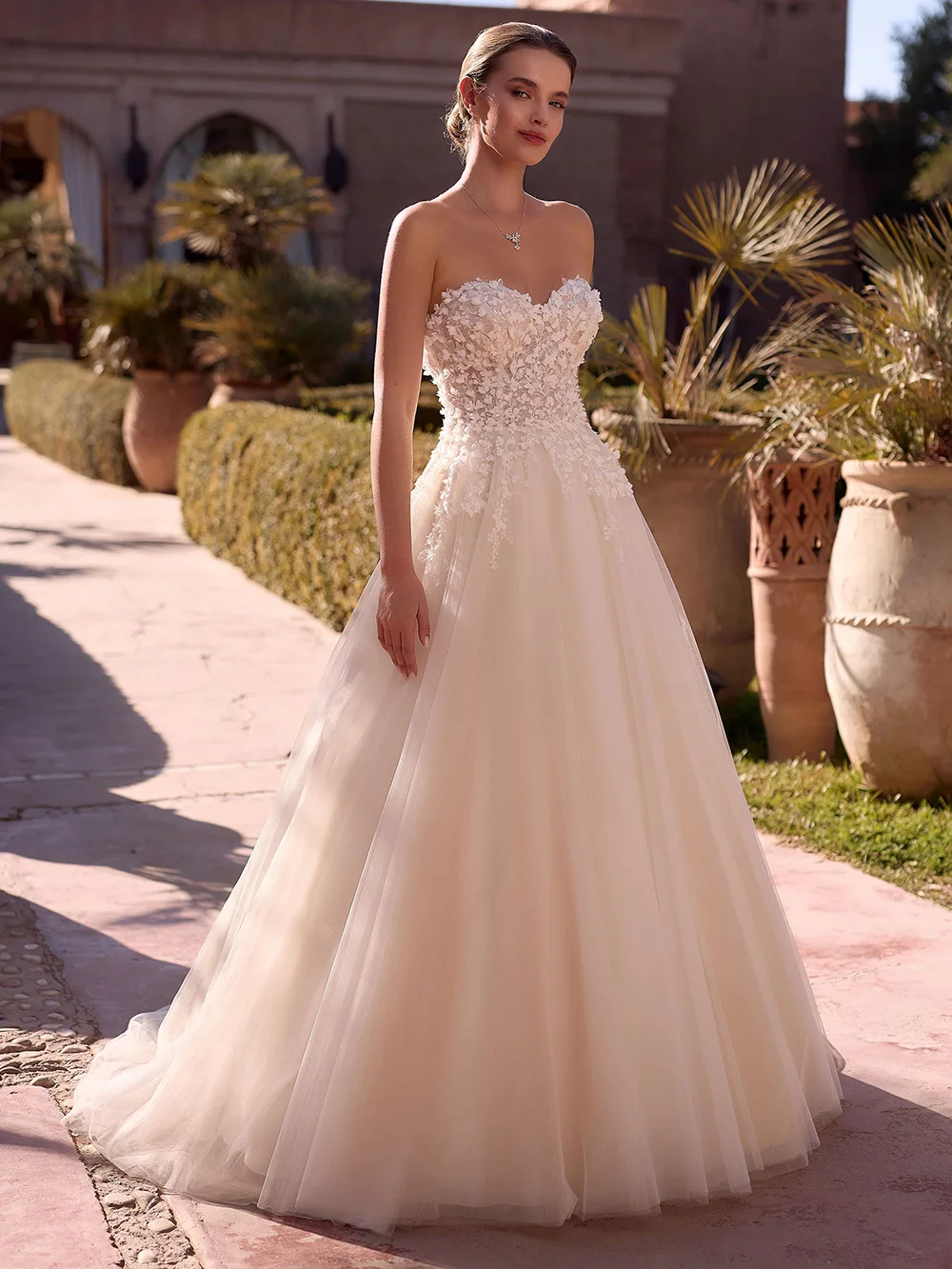 Wedding Dresses 2025 Strapless Sweetheart Neck A-Line Brides Gown Elegant Ivory Tulle Backless Bridal Dresses Customized
Wedding Dresses 2025 Strapless Sweetheart Neck A-Line Brides Gown Elegant Ivory Tulle Backless Bridal Dresses Customized