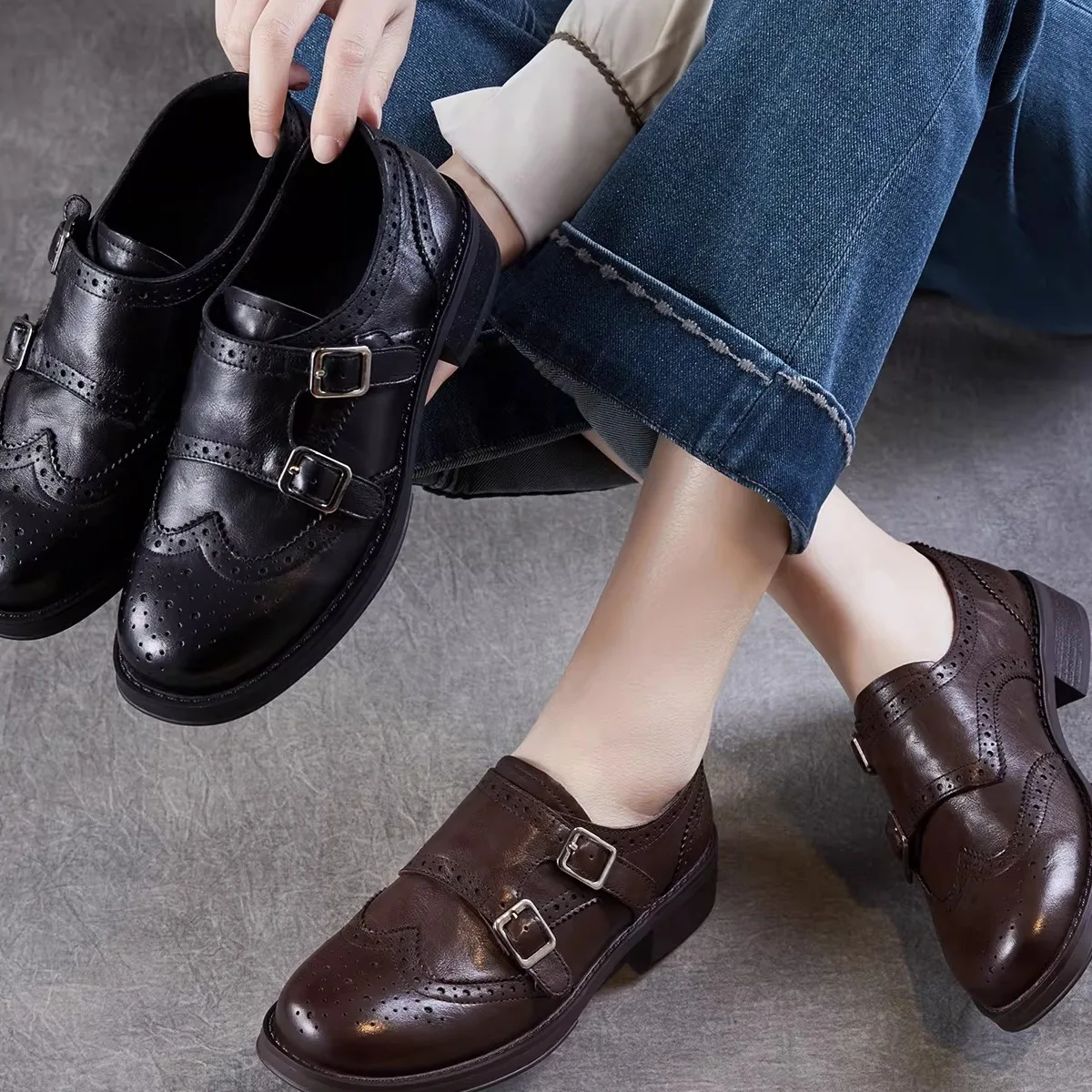 Vintage Floral Carving Genuine Leather Brogue Women's Loafers Fashion Single Shoes British Style Belt Buckle mid Heel Rubber ...
Vintage Floral Carving Genuine Leather Brogue Women's Loafers Fashion Single Shoes British Style Belt Buckle mid Heel Rubber ...