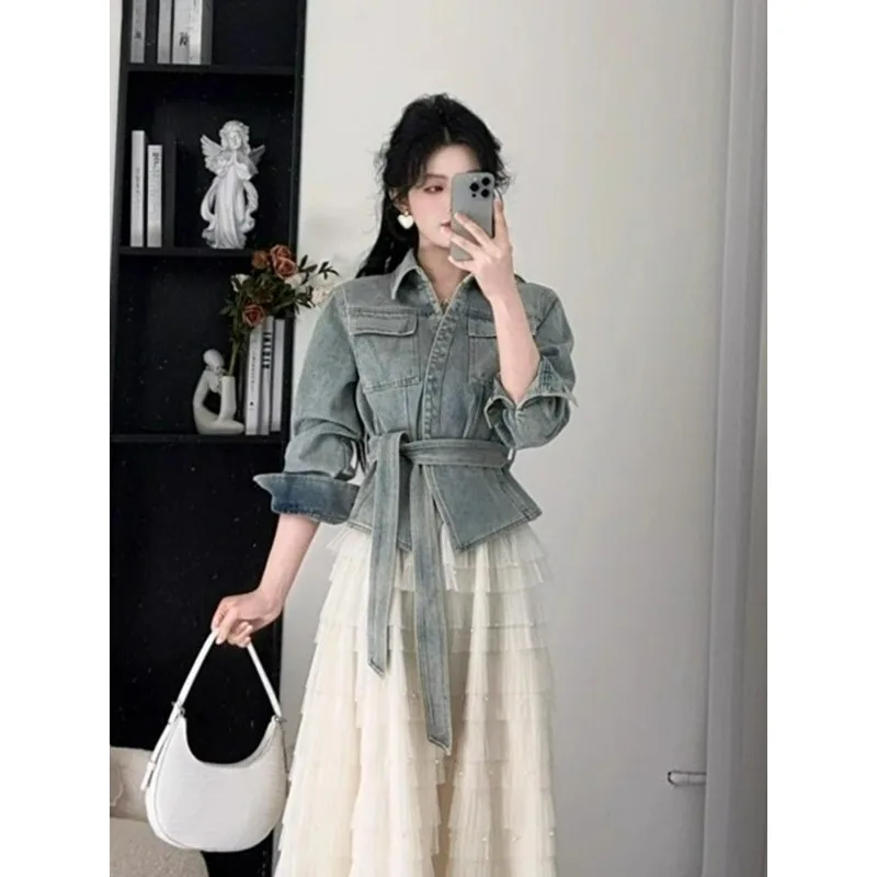 Женская высококачественная джинсовая куртка в стиле ретро в европейском и американском стиле, осенний новый модный кардиган с высокой талией и тонким поясом, съемный топ
Женская высококачественная джинсовая куртка в стиле ретро в европейском и американском стиле, осенний новый модный кардиган с высокой талией и тонким поясом, съемный топ