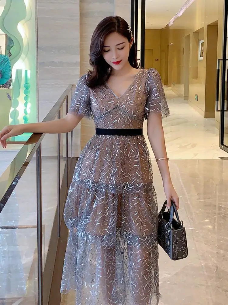 Summer New Patchwork Sequin Luxury Dress Women's Backless V Neck Short Sleeve High Waist Vintage Embroidery Midi Holiday Dresses
Summer New Patchwork Sequin Luxury Dress Women's Backless V Neck Short Sleeve High Waist Vintage Embroidery Midi Holiday Dresses