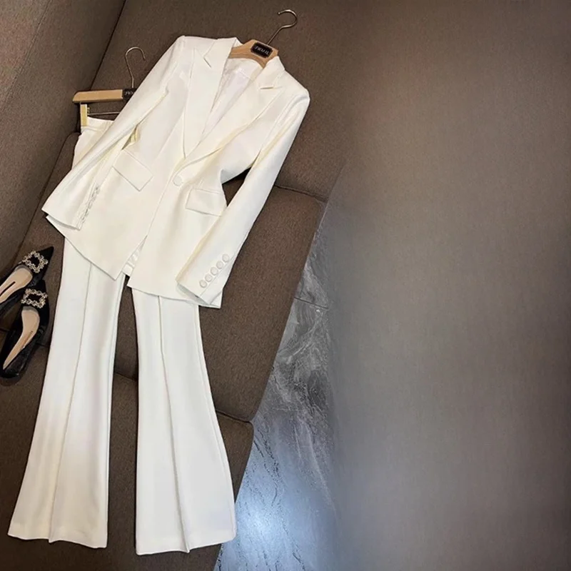 White Suit Jacket And Flared Pants Women's Professional Two-Piece Set Spring 2026 High Waist Long Sleeve Fashion Ensemble
White Suit Jacket And Flared Pants Women's Professional Two-Piece Set Spring 2026 High Waist Long Sleeve Fashion Ensemble