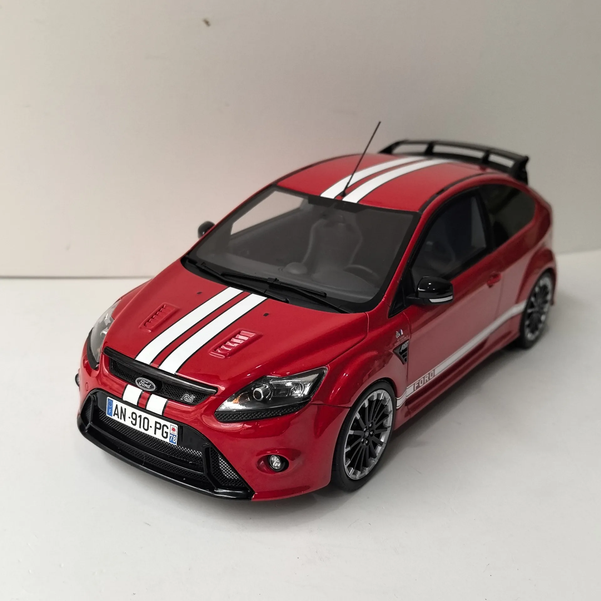 Diecast OTTO 1/18 Slcae FORD Focus RS MK2 LE MANS Edition Red Ford Resin Material Car Model Collectible Toy Gift Souveni
Diecast OTTO 1/18 Slcae FORD Focus RS MK2 LE MANS Edition Red Ford Resin Material Car Model Collectible Toy Gift Souveni