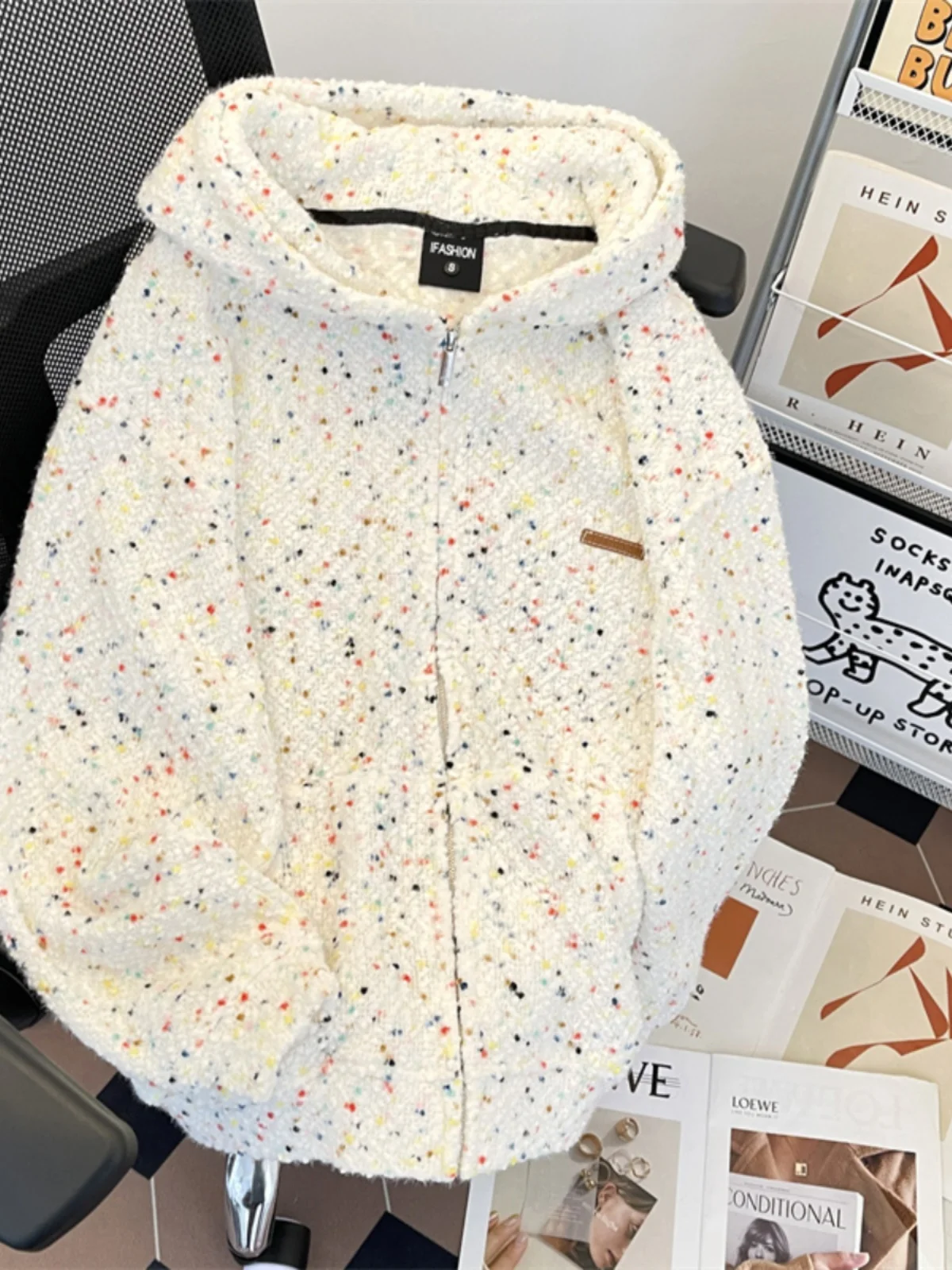 Утепленный кардиган с капюшоном унисекс: мягкий, уютный, в американском стиле, для осени и зимы, модный тренд, молодежный, повседневный, длинный.
Утепленный кардиган с капюшоном унисекс: мягкий, уютный, в американском стиле, для осени и зимы, модный тренд, молодежный, повседневный, длинный.