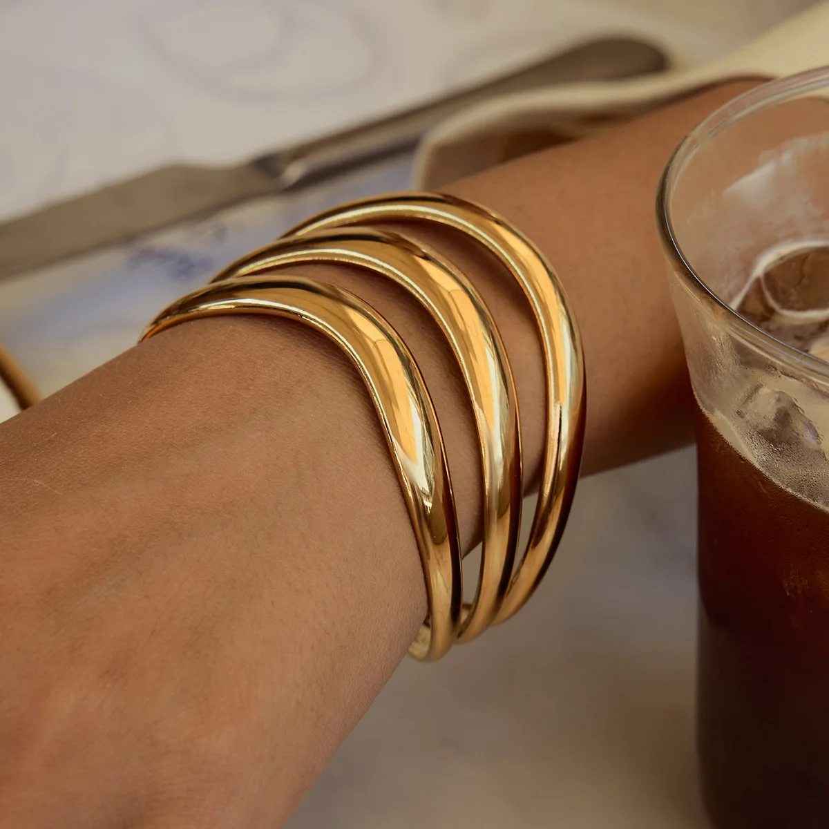 YHTOT Minimalist 18K Gold Color Plated Stainless Steel Three layer Smooth Bracelet Line Smooth Bracelet Women's Jewelry
YHTOT Minimalist 18K Gold Color Plated Stainless Steel Three layer Smooth Bracelet Line Smooth Bracelet Women's Jewelry