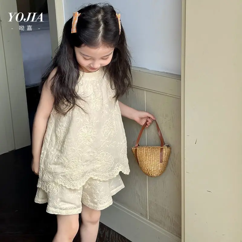 Girls Summer Sweet Set 2025 New Fashionable Little Girl Embroidered Strap Top Shorts Two Piece Set Princess Children Clothing
Girls Summer Sweet Set 2025 New Fashionable Little Girl Embroidered Strap Top Shorts Two Piece Set Princess Children Clothing