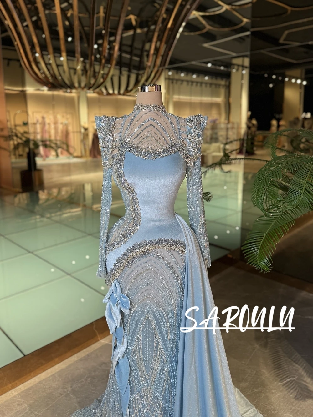 Голубое блестящее вечернее платье с боковым хвостом. Красивое платье русалки с 3D листьями для выпускного вечера. Очаровательная иллюзия на заказ.
Голубое блестящее вечернее платье с боковым хвостом. Красивое платье русалки с 3D листьями для выпускного вечера. Очаровательная иллюзия на заказ.