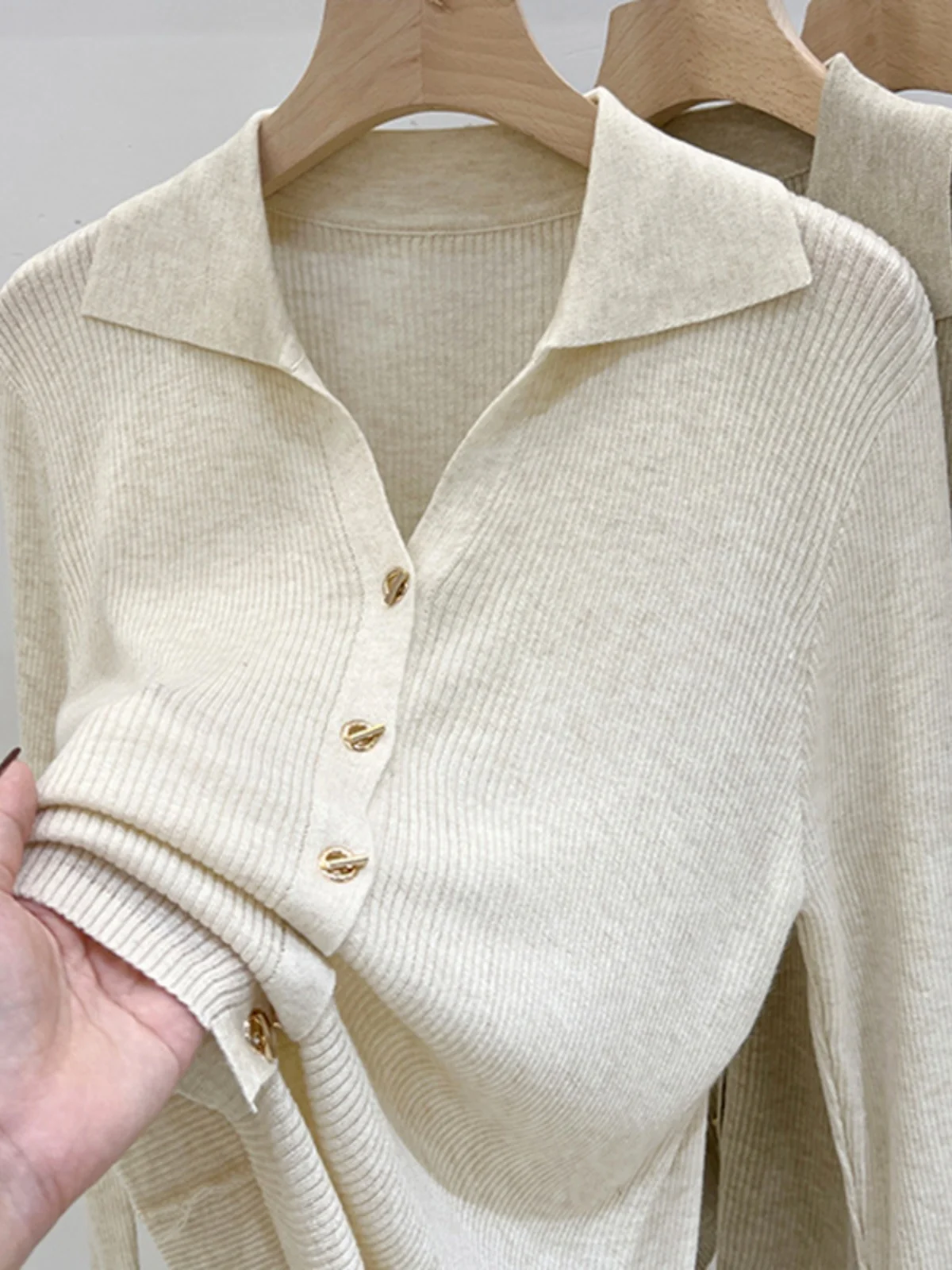 Classic Women's Knitted irt Stand Collar Base Layer Top Commute Sle Long Sve Moisture ng Single Button Closure
Classic Women's Knitted irt Stand Collar Base Layer Top Commute Sle Long Sve Moisture ng Single Button Closure