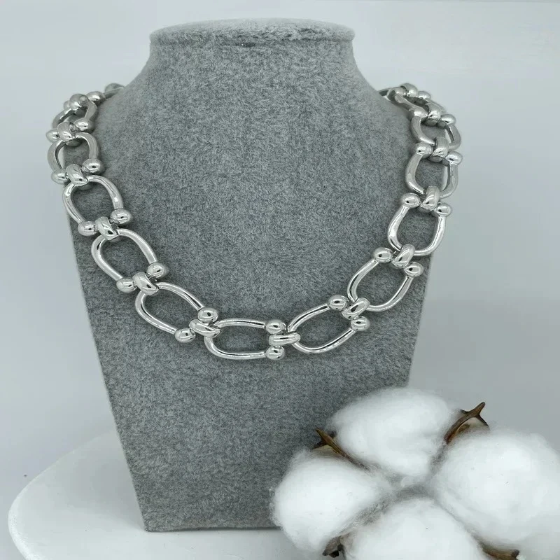2025 Summer New Neutral Cold Wind Silver Horseshoe Buckle Necklace Women's Accessories Give Friends Holiday Gifts
2025 Summer New Neutral Cold Wind Silver Horseshoe Buckle Necklace Women's Accessories Give Friends Holiday Gifts