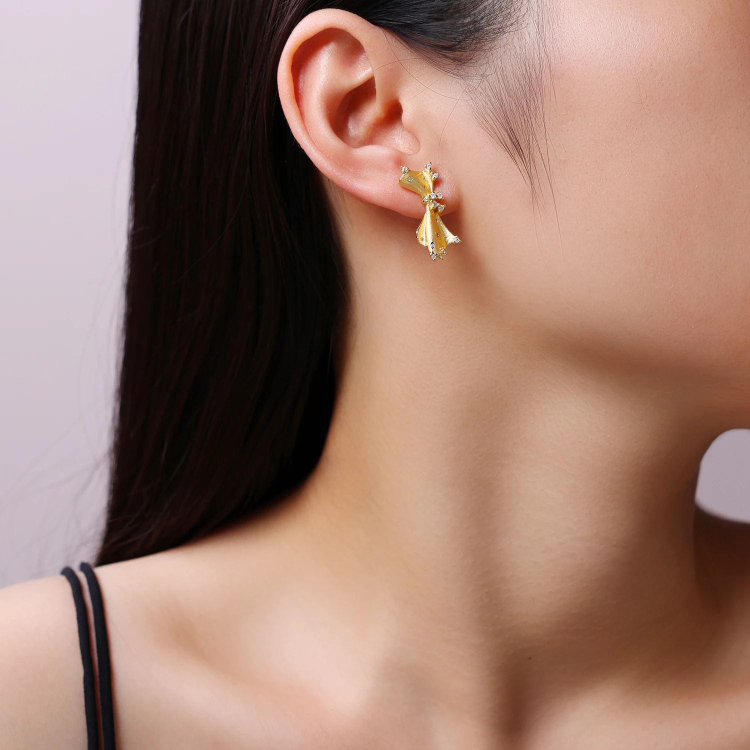 JIUZUAN 2pcs Bow Moissanite Earrings S925 Silver 18K Gold Plated Italian Brushed Craft for Women Party Romantic Style Stud Earri
JIUZUAN 2pcs Bow Moissanite Earrings S925 Silver 18K Gold Plated Italian Brushed Craft for Women Party Romantic Style Stud Earri