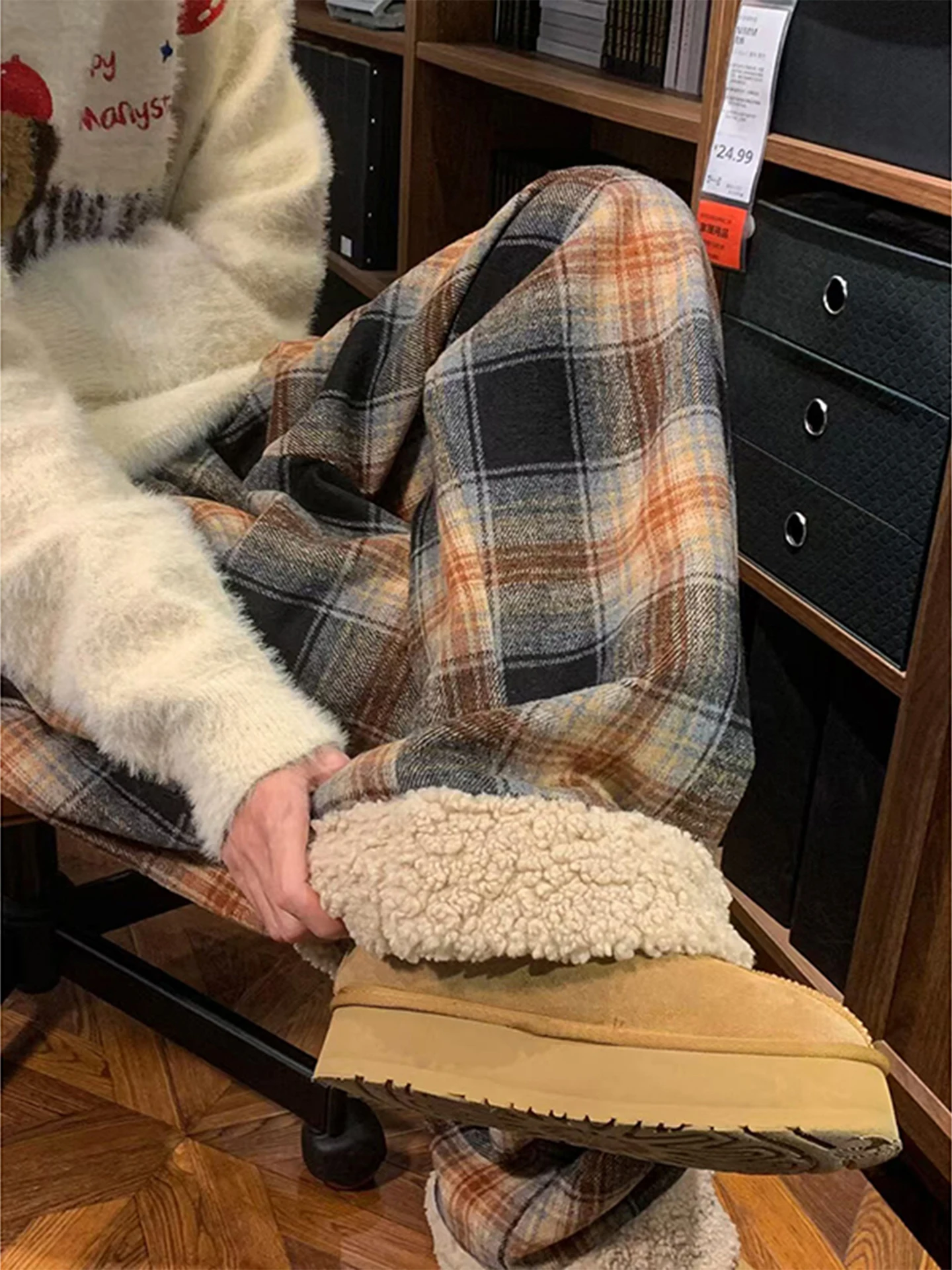 Lamb Velvet Plaid Men's Thiened Fce Wide Leg Casual Pants Retro American Sle Straight Tube Sweatpants Winter Warm
Lamb Velvet Plaid Men's Thiened Fce Wide Leg Casual Pants Retro American Sle Straight Tube Sweatpants Winter Warm
