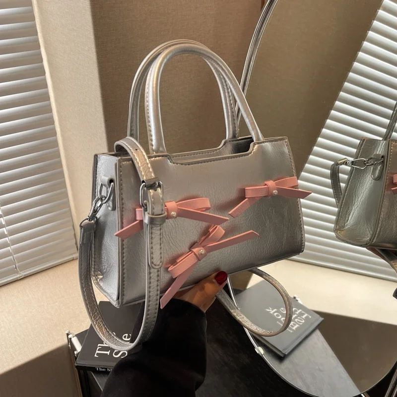 Pu Zipper Ladies Crossbody Bags Sewing Thread 2024 New Bow Decoration Shoulder Bags for Women Free Shipping Bolso Mujer
Pu Zipper Ladies Crossbody Bags Sewing Thread 2024 New Bow Decoration Shoulder Bags for Women Free Shipping Bolso Mujer