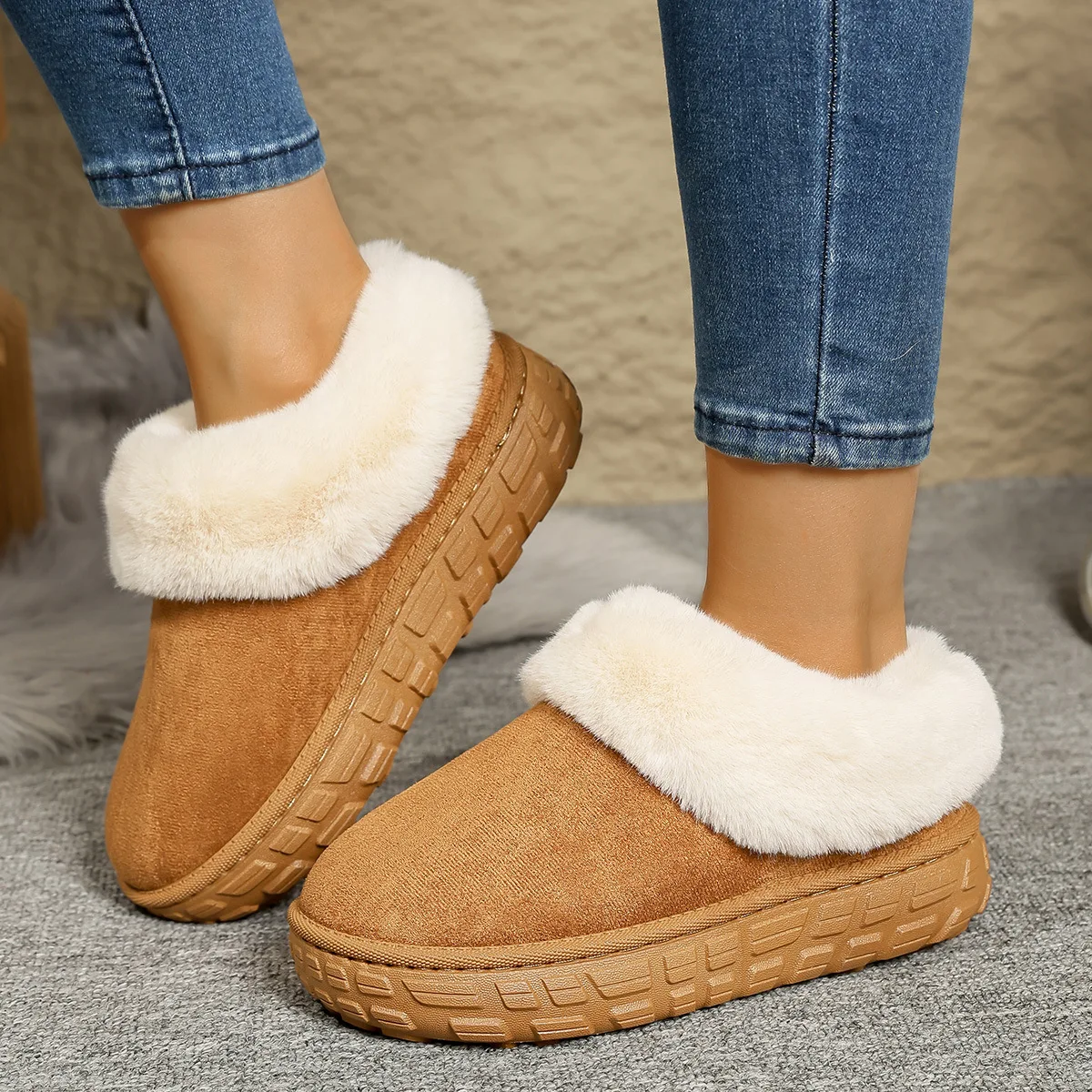 Winter New Thick Soled Women's Snow Boots Thick and Warm Cotton Shoes with Velvet Large Size Plush Wear-resistant Slippers Shoes
Winter New Thick Soled Women's Snow Boots Thick and Warm Cotton Shoes with Velvet Large Size Plush Wear-resistant Slippers Shoes