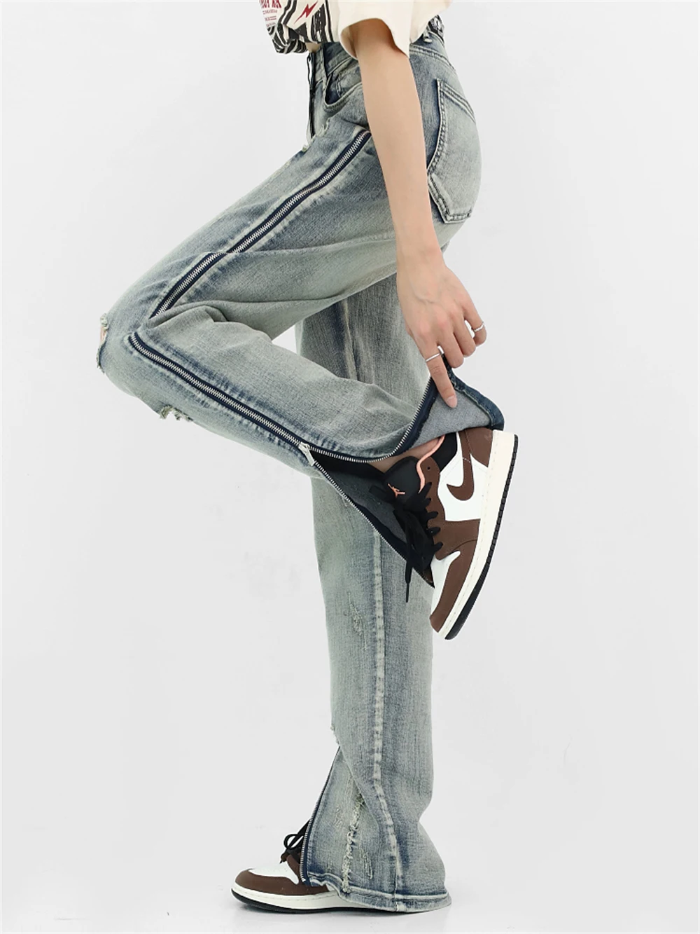 Мужские винтажные джинсы с боковой молнией и прямым кроем в американском уличном стиле, с эффектом потертости, с высокой талией, длинные брюки прямого кроя
Мужские винтажные джинсы с боковой молнией и прямым кроем в американском уличном стиле, с эффектом потертости, с высокой талией, длинные брюки прямого кроя