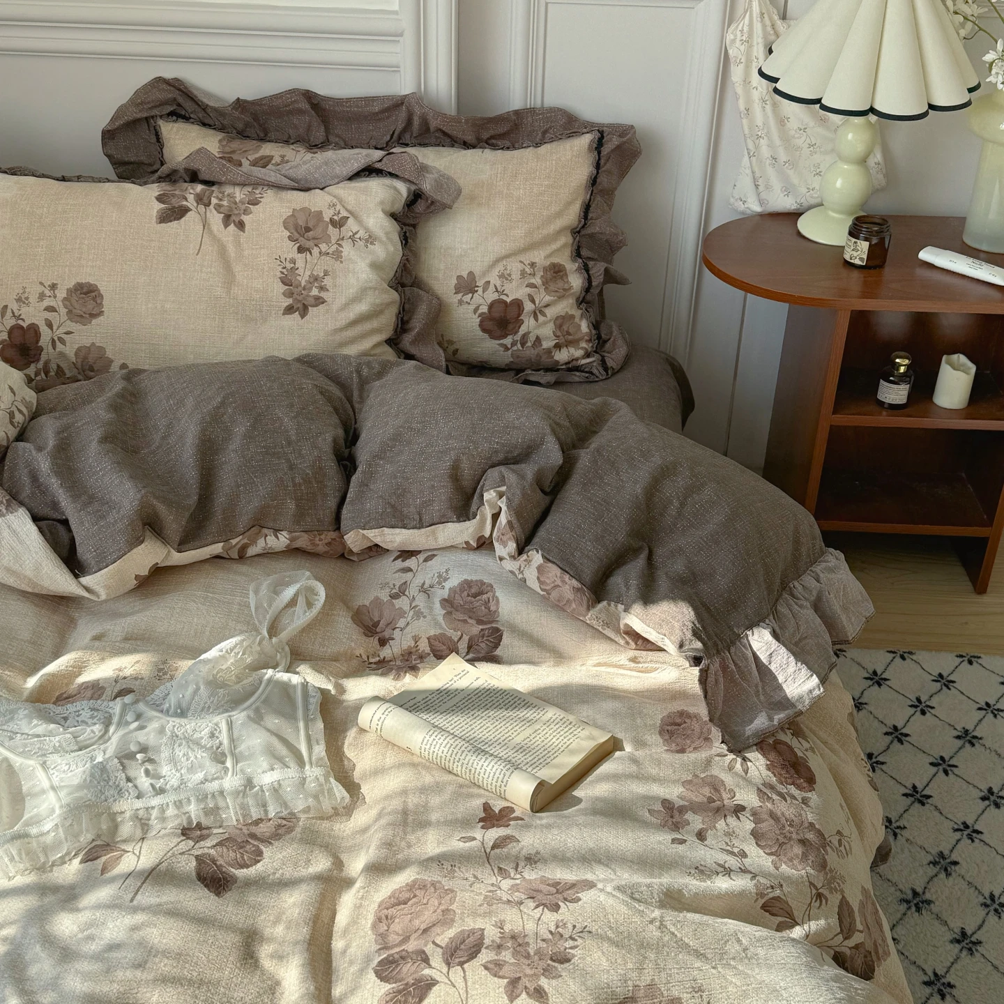 Комплект постельного белья Lime Dr Vintage Floral Lace Soft из четырех предметов: пододеяльник, простыня, наволочки, балдахин для кровати в девичьем стиле
Комплект постельного белья Lime Dr Vintage Floral Lace Soft из четырех предметов: пододеяльник, простыня, наволочки, балдахин для кровати в девичьем стиле