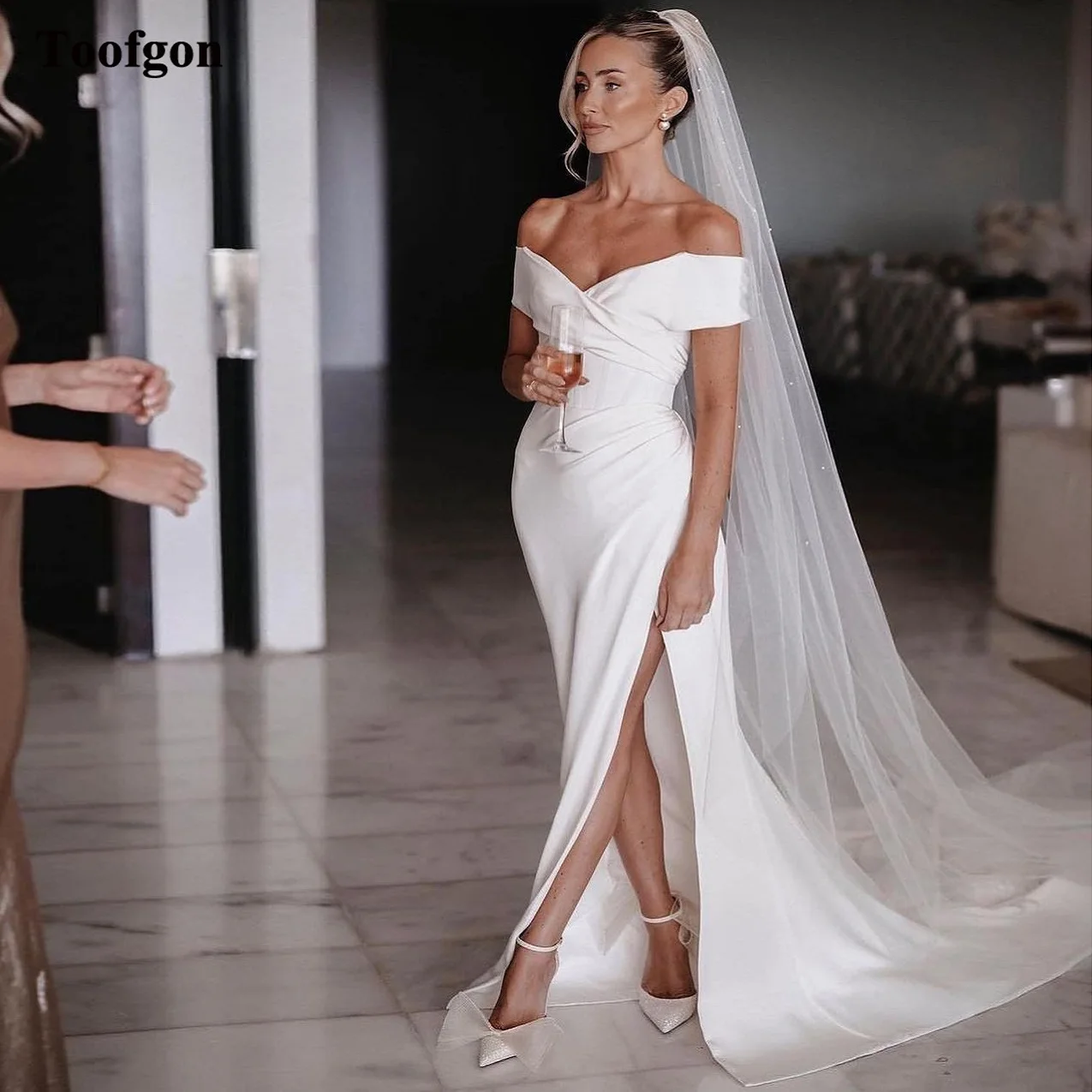 Toofgon Mermaid Satin Wedding Gowns For Bride Off The Shoulder High Slit Bridal Gowns Customized Formal Occasion Wedding Dress
Toofgon Mermaid Satin Wedding Gowns For Bride Off The Shoulder High Slit Bridal Gowns Customized Formal Occasion Wedding Dress