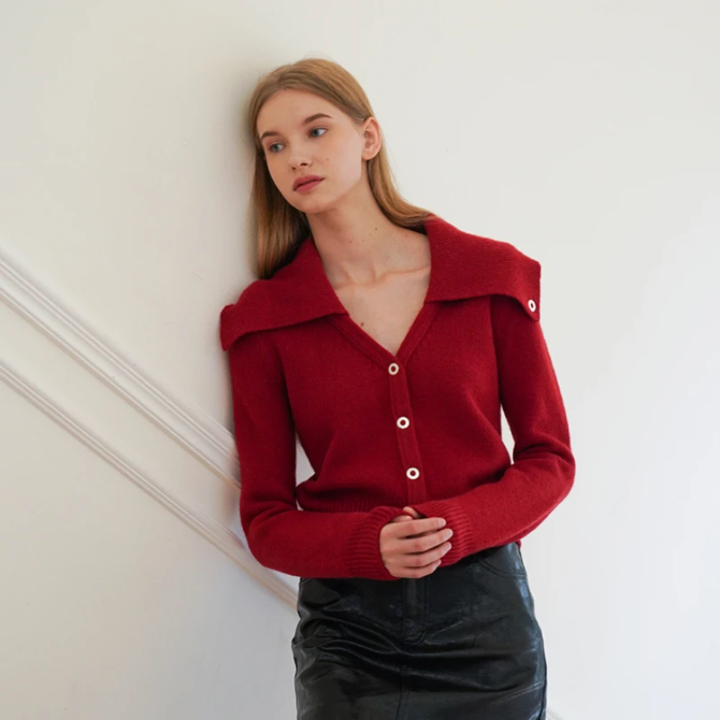 23ss Fall and Winter Women's Single-breasted Cardigan Sweater All Wool Christmas Red Sweater Lapel Vintage Knitwear Casual Shirt
23ss Fall and Winter Women's Single-breasted Cardigan Sweater All Wool Christmas Red Sweater Lapel Vintage Knitwear Casual Shirt