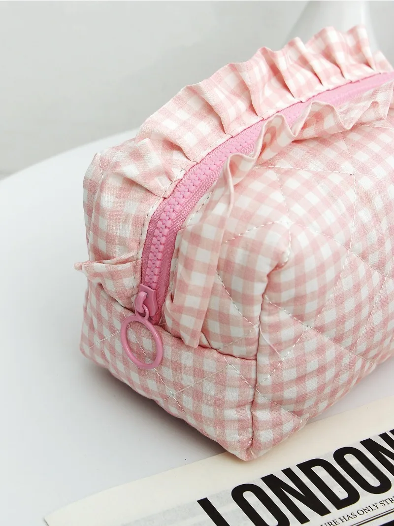 1pc Plaid Quilted Pencil Bag, Multifunctional Pen Bag, Paint Brush Storage Bag Back To School Stationary
1pc Plaid Quilted Pencil Bag, Multifunctional Pen Bag, Paint Brush Storage Bag Back To School Stationary