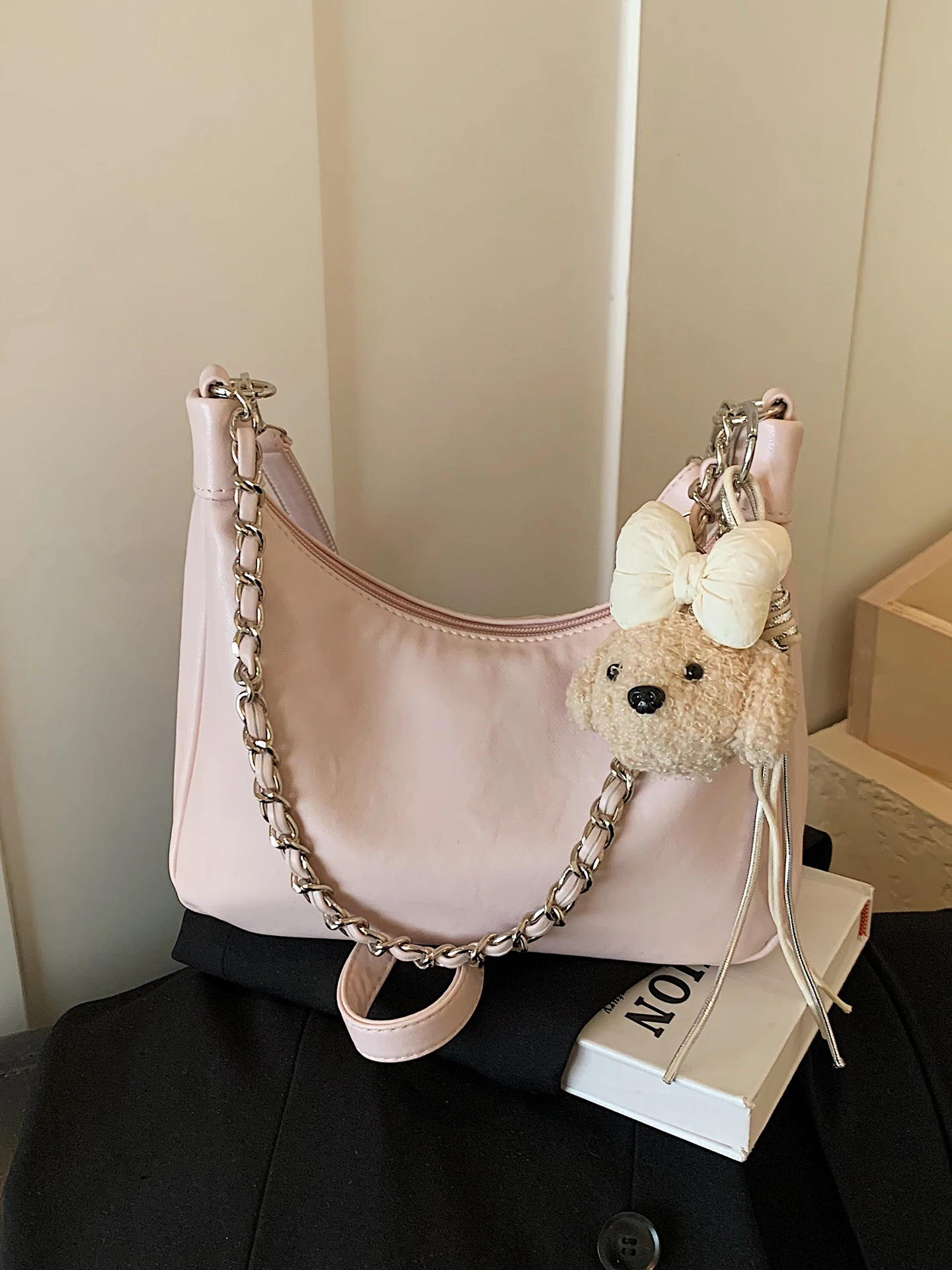 Elegant Commuter Women's Bag 2026 New Fashion Spring Summer Trendy Underarm Crossbody Bag Outdoors Single Shoulder Bag
Elegant Commuter Women's Bag 2026 New Fashion Spring Summer Trendy Underarm Crossbody Bag Outdoors Single Shoulder Bag
