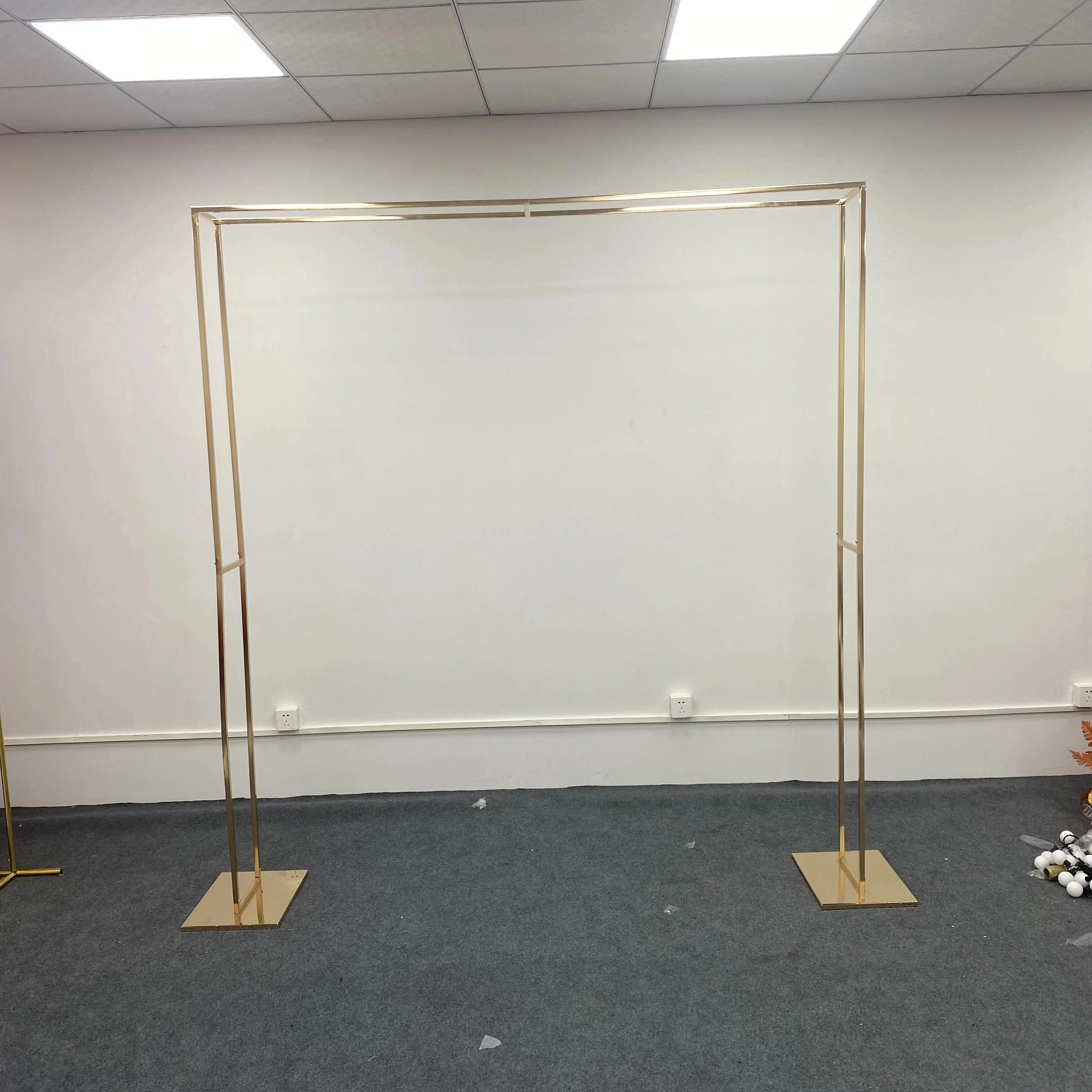 Gold Plated Double-Pole Square Screen Wedding Arch Props, Flower Stand, Outdoor Marriage Arrangement Shelf, Party Stage Frame
Gold Plated Double-Pole Square Screen Wedding Arch Props, Flower Stand, Outdoor Marriage Arrangement Shelf, Party Stage Frame