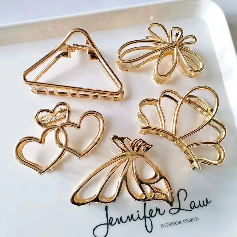 Korean version of high-end medium metal simple and elegant flower back head big shark clip disc hair headdress
Korean version of high-end medium metal simple and elegant flower back head big shark clip disc hair headdress