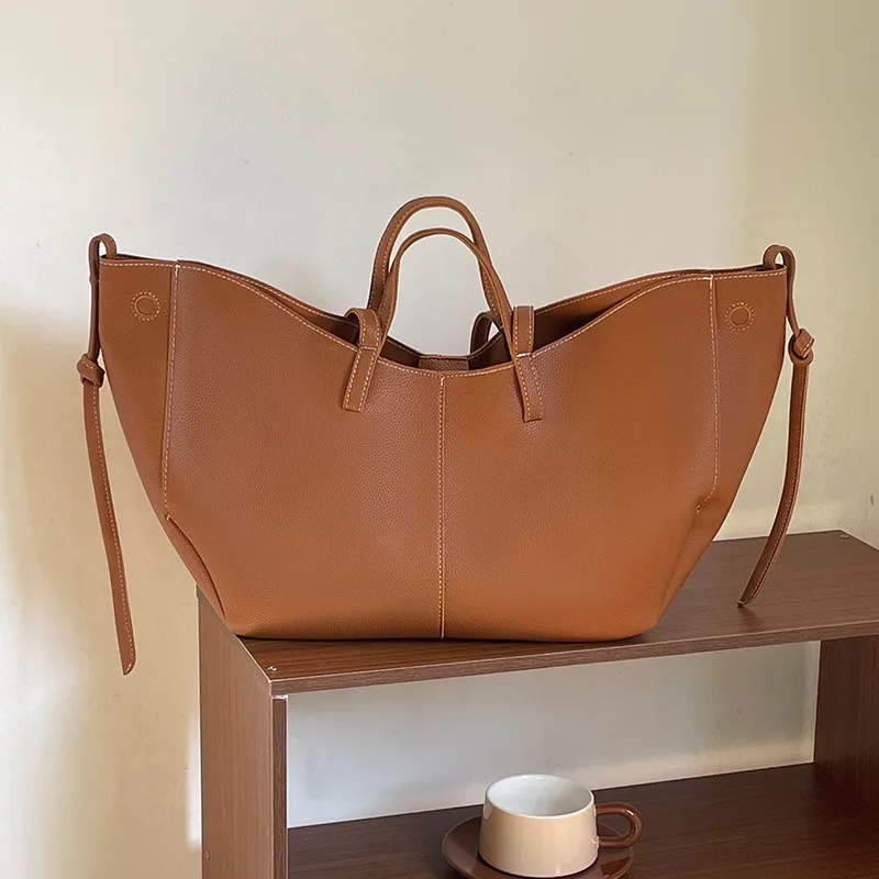 Small handheld shopping bag with large capacity, bucket shaped commuting, pleated shoulder, armpit, and large bag
Small handheld shopping bag with large capacity, bucket shaped commuting, pleated shoulder, armpit, and large bag