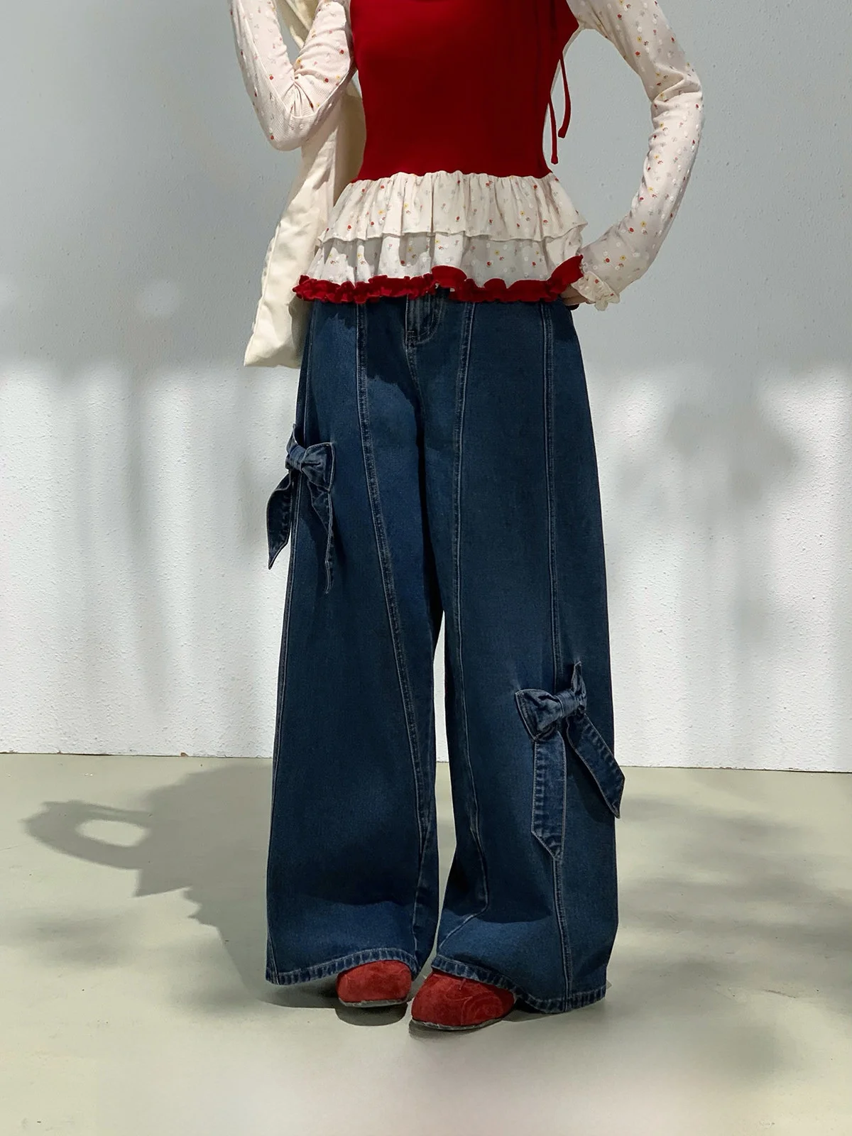 Женские джинсы с высокой талией, синие, из денима, с эффектом потертости, широкие штанины, свободный крой, без стрейча, весна
Женские джинсы с высокой талией, синие, из денима, с эффектом потертости, широкие штанины, свободный крой, без стрейча, весна