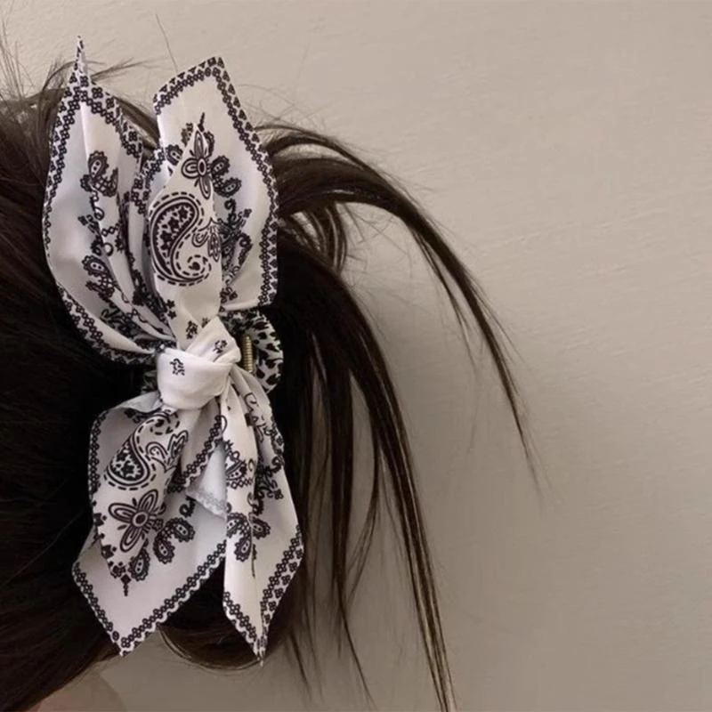 652F Simple Elegant Hair Claw Cashew Flower Bowknot Hair Clip for Woman Wedding Side Braids Hair Delicate Jaw Clip for Girls
652F Simple Elegant Hair Claw Cashew Flower Bowknot Hair Clip for Woman Wedding Side Braids Hair Delicate Jaw Clip for Girls