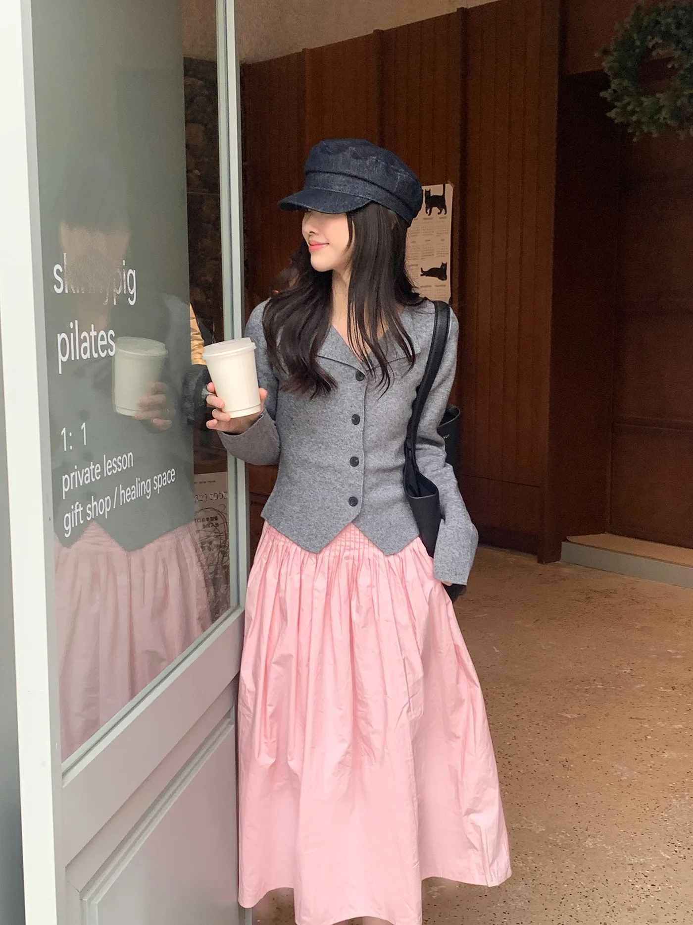 Pigpigbig 2025 Весна-Лето Новая женская хлопковая юбка миди А-силуэта с высокой талией, повседневная, универсальная, цветная
Pigpigbig 2025 Весна-Лето Новая женская хлопковая юбка миди А-силуэта с высокой талией, повседневная, универсальная, цветная