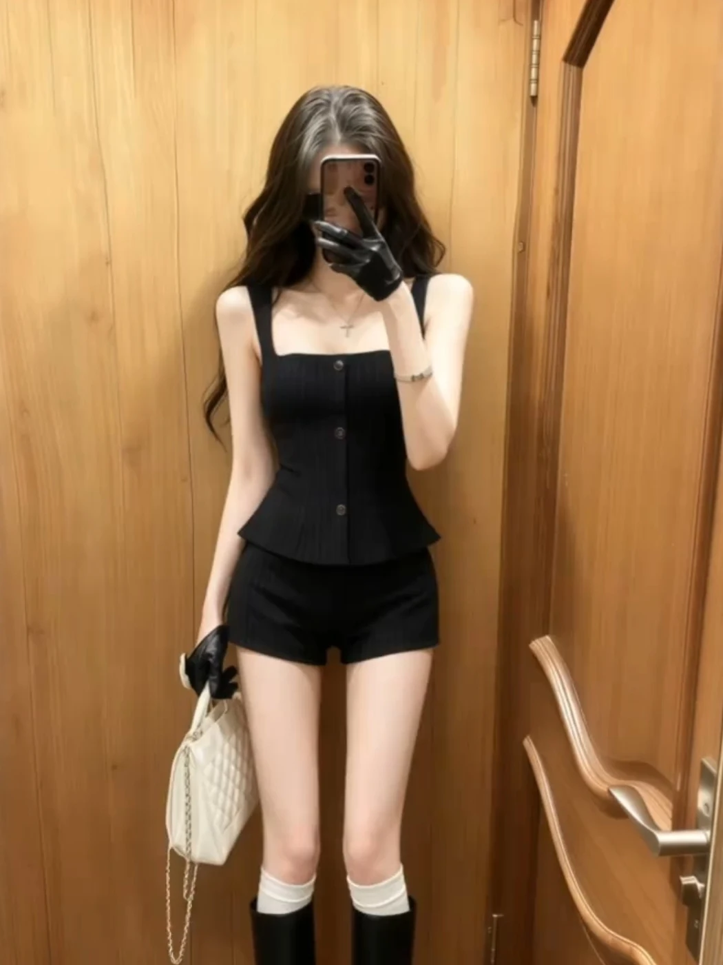 Black Square Collar Waist-Cinched Short Crop Top And High Waist Shorts Set Women's Summer New Elegant Two-Piece Suit
Black Square Collar Waist-Cinched Short Crop Top And High Waist Shorts Set Women's Summer New Elegant Two-Piece Suit