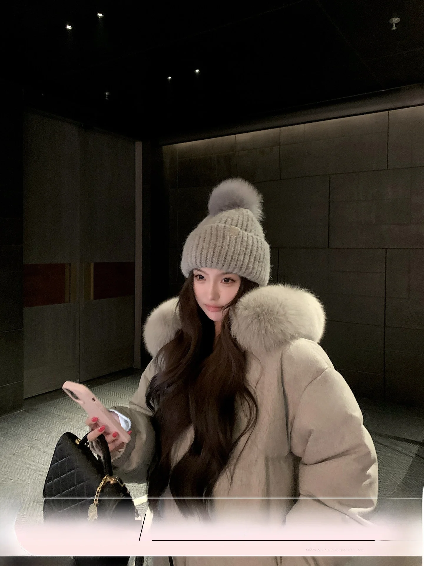 Женское зимнее пальто Fanyalok с отстегивающимся воротником из белого меха, 90% белый пух, уютное теплое пальто с длинными рукавами
Женское зимнее пальто Fanyalok с отстегивающимся воротником из белого меха, 90% белый пух, уютное теплое пальто с длинными рукавами