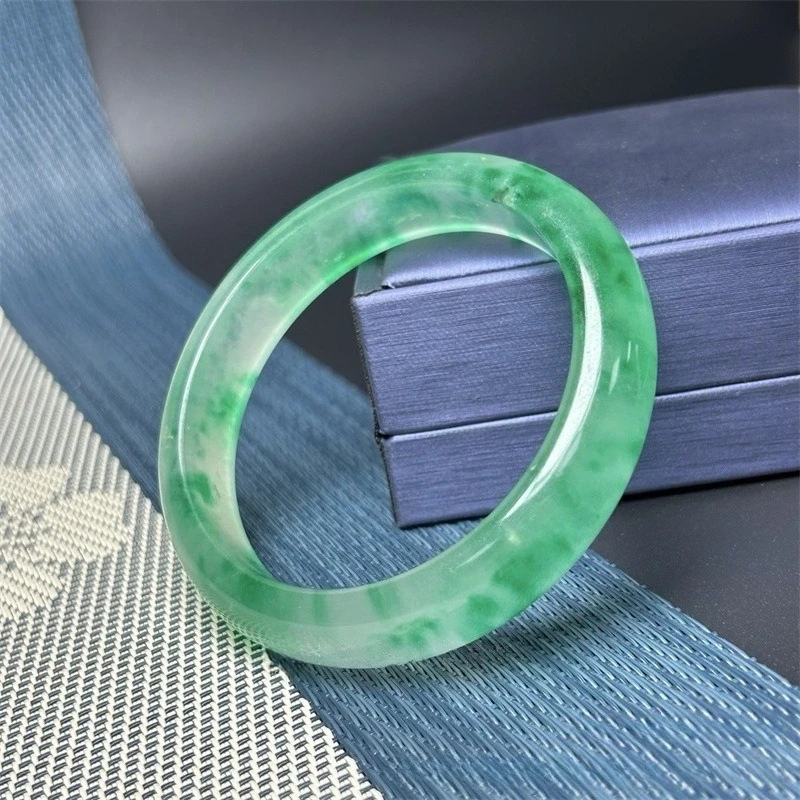 New Natural High Ice Flower Quartzite Jade Bracelet, Exquisite and Fashionable Model
New Natural High Ice Flower Quartzite Jade Bracelet, Exquisite and Fashionable Model