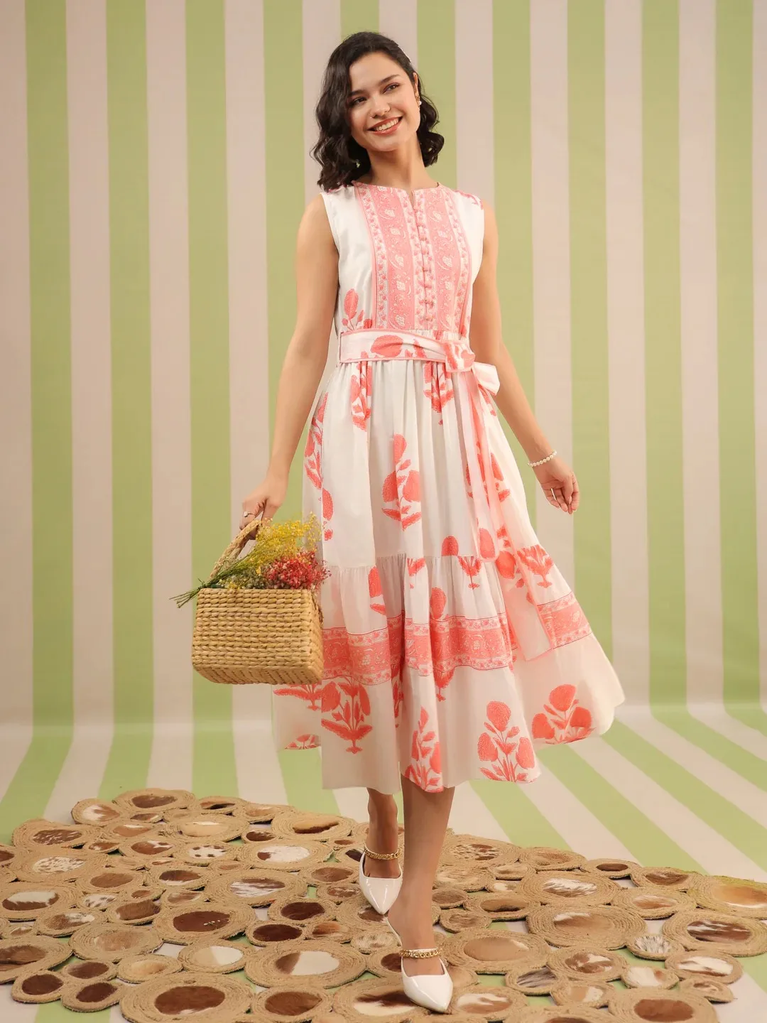 Women's Indian Lightweight Pure Cotton Pink Palm Printed Dress Tie-up Strings Ethnic Beach Wear for Coastal Vacation Summer
Women's Indian Lightweight Pure Cotton Pink Palm Printed Dress Tie-up Strings Ethnic Beach Wear for Coastal Vacation Summer