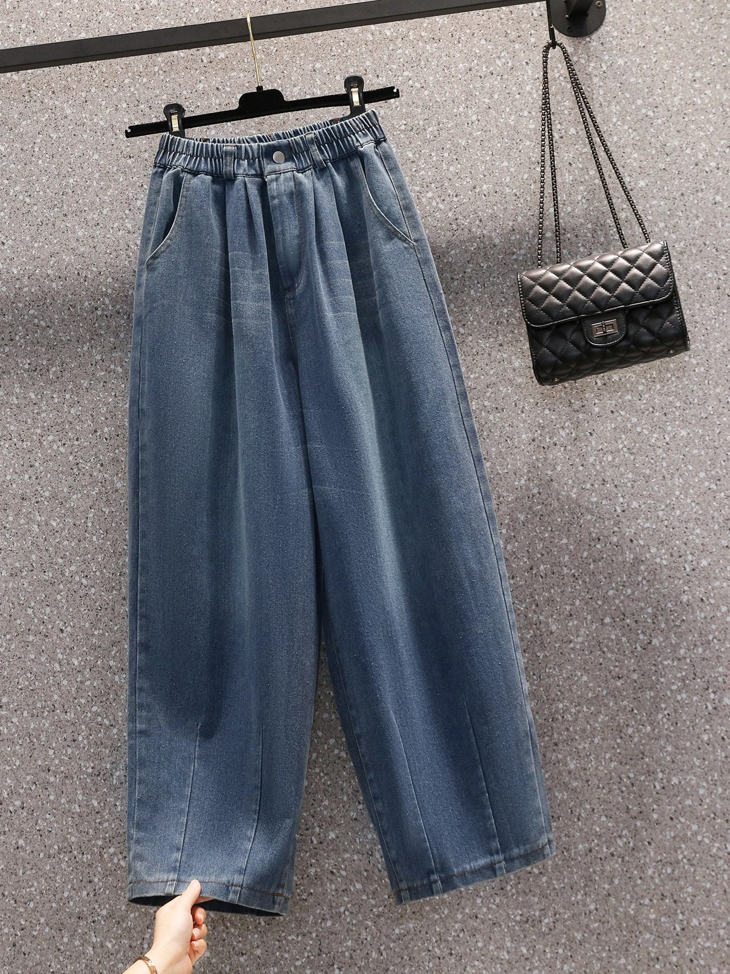 Широкие джинсы с высокой талией, женские отбеленные джинсовые брюки с талией в стиле ретро, бирка, весна-лето, повседневные модные глубокие цвета
Широкие джинсы с высокой талией, женские отбеленные джинсовые брюки с талией в стиле ретро, бирка, весна-лето, повседневные модные глубокие цвета