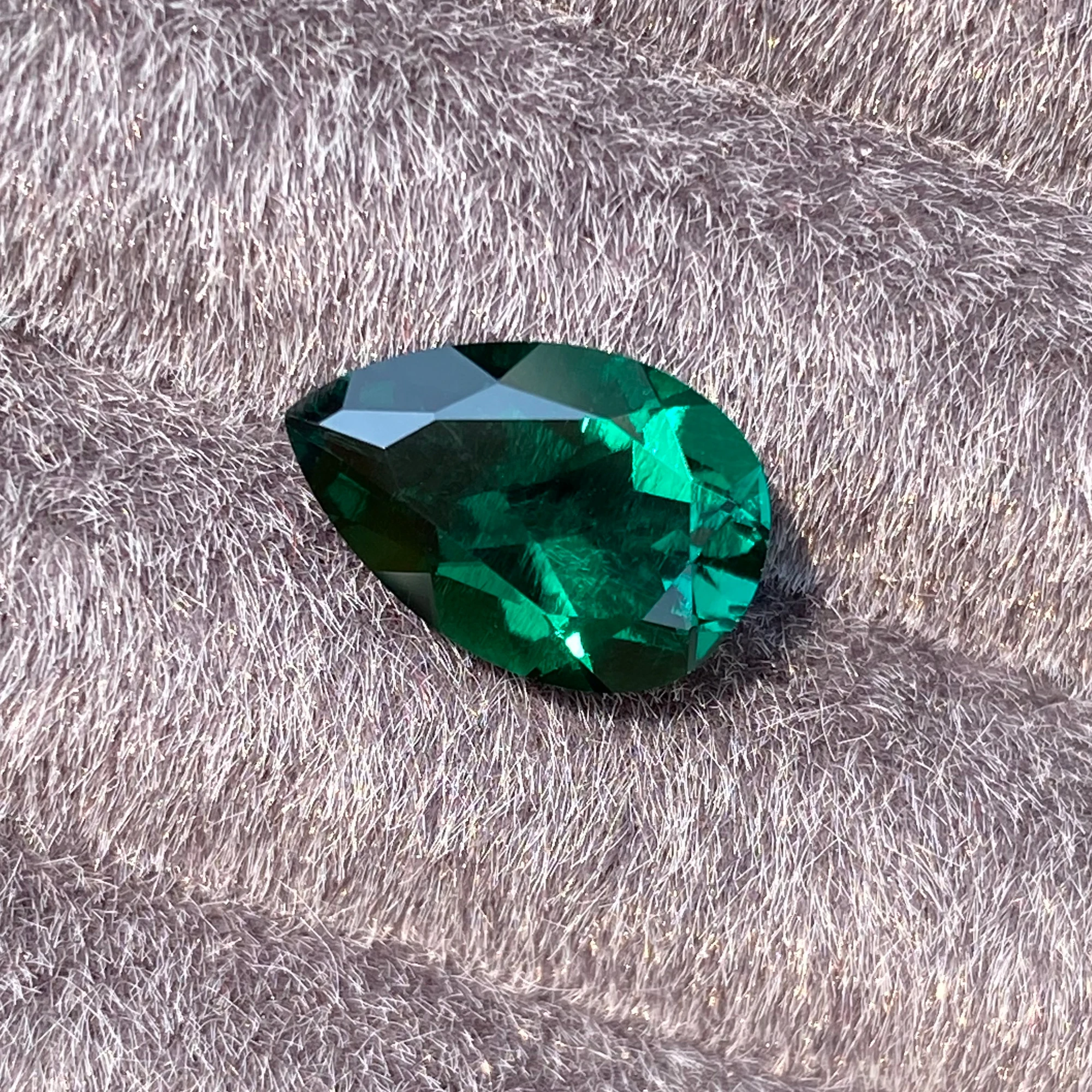 Eme jewe Lab Grown Zambia Emerald Pear Cut Gemstone VVS1 Clarity Excellent Cut For Jewelry Making With Certificate 
Eme jewe Lab Grown Zambia Emerald Pear Cut Gemstone VVS1 Clarity Excellent Cut For Jewelry Making With Certificate