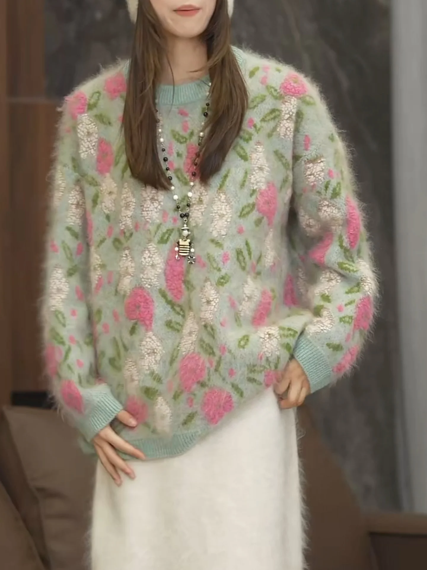 Осенне-зимний мягкий вязаный свитер с длинными рукавами и круглым вырезом для женщин, пушистый, омолаживающий, комфортный крой
Осенне-зимний мягкий вязаный свитер с длинными рукавами и круглым вырезом для женщин, пушистый, омолаживающий, комфортный крой