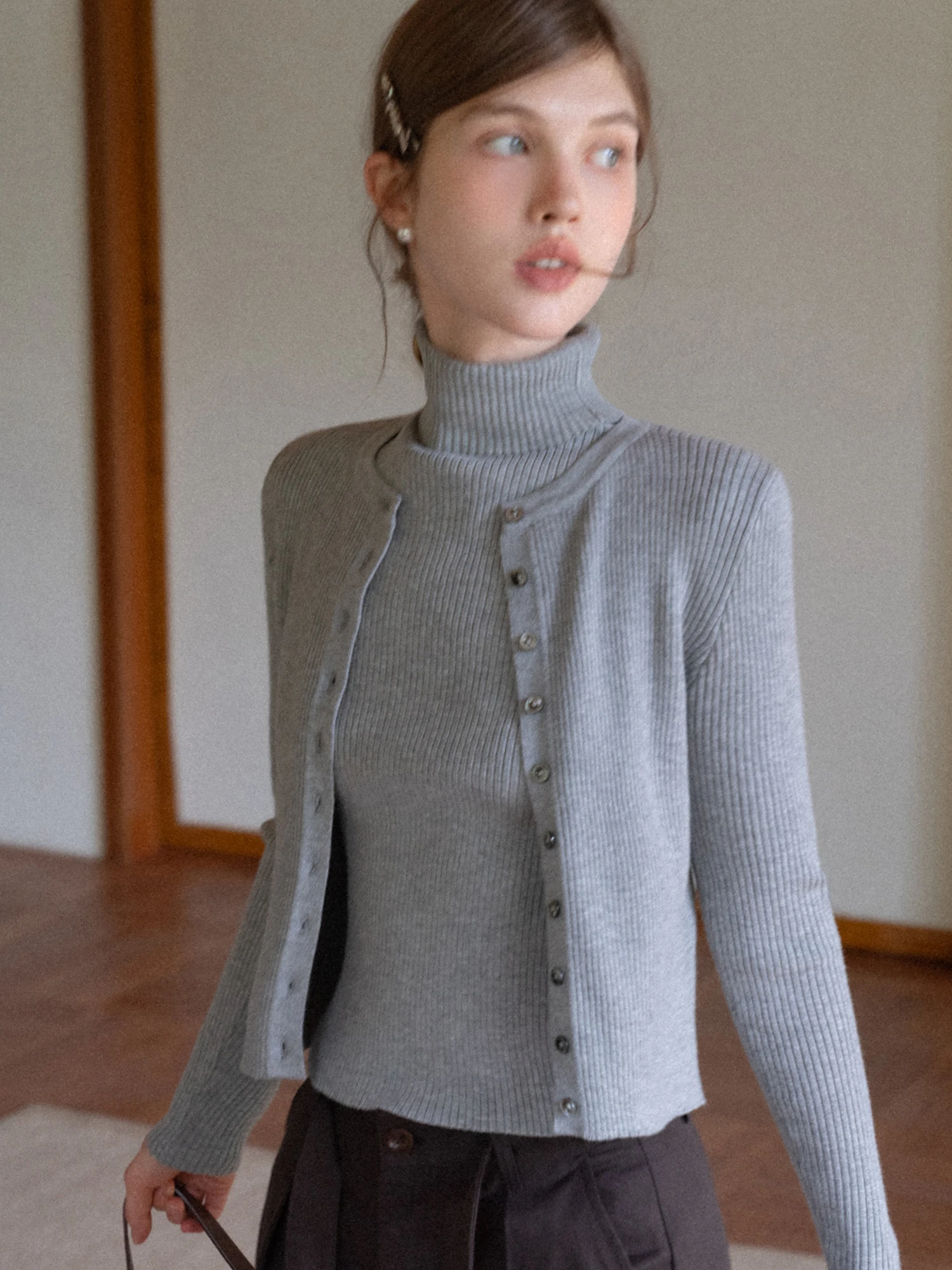 Gray High Collar Sleeveless Knitted Cardigan Casual Long Sleeve Top for Women Comfortable Soft Polyester Fiber Warmth Daily Wear
Gray High Collar Sleeveless Knitted Cardigan Casual Long Sleeve Top for Women Comfortable Soft Polyester Fiber Warmth Daily Wear