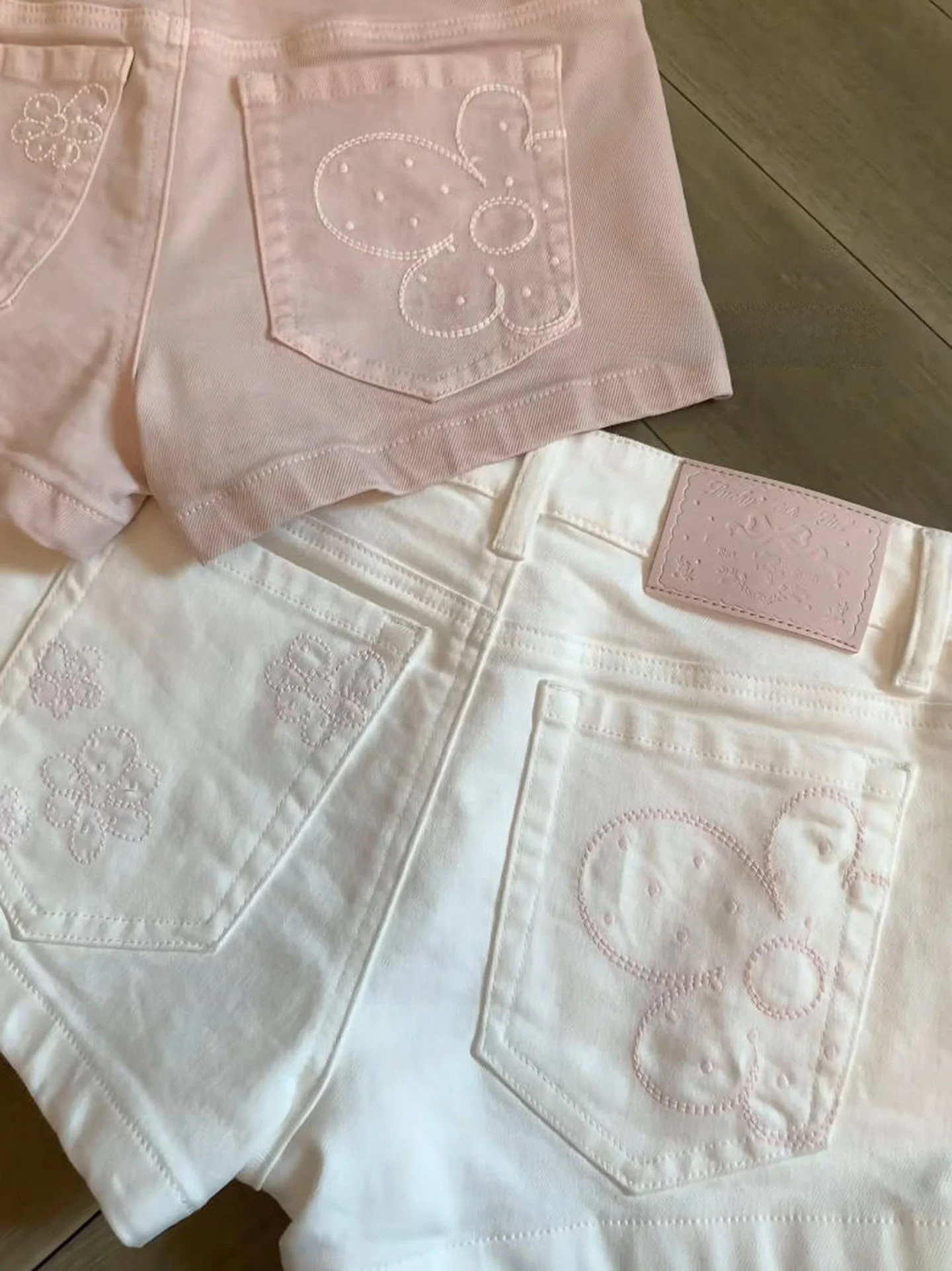 Korean Style Embroidered White Jeans Shorts Women's Summer Slimming High Waist Elastic Sexy Butt Covering Hot Pants
Korean Style Embroidered White Jeans Shorts Women's Summer Slimming High Waist Elastic Sexy Butt Covering Hot Pants