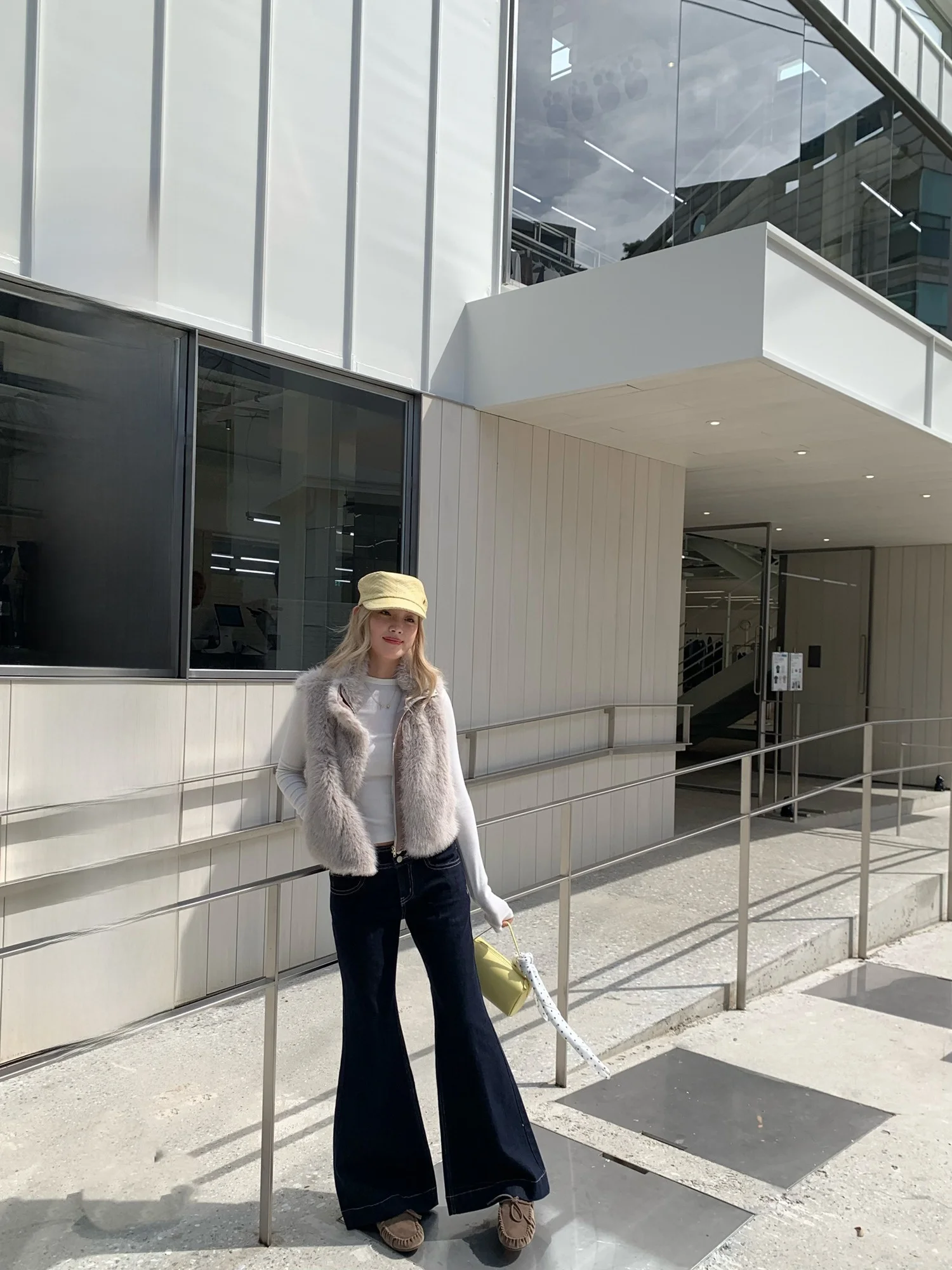 Джинсы-клеш женские, широкие, повседневные, на молнии, из дышащей ткани, свободного кроя, для похудения
Джинсы-клеш женские, широкие, повседневные, на молнии, из дышащей ткани, свободного кроя, для похудения