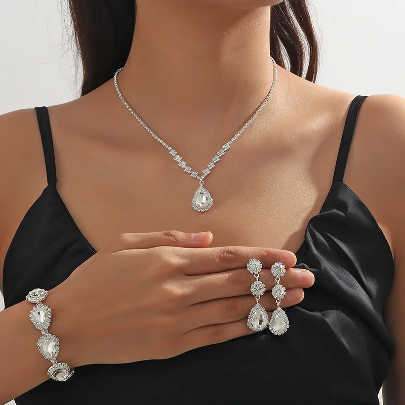 European and American Fashion Best-Seller Claw Chain Water Drop Crystal Earring Pendant Rhinestone Necklace Earring Bracelet Thr
European and American Fashion Best-Seller Claw Chain Water Drop Crystal Earring Pendant Rhinestone Necklace Earring Bracelet Thr