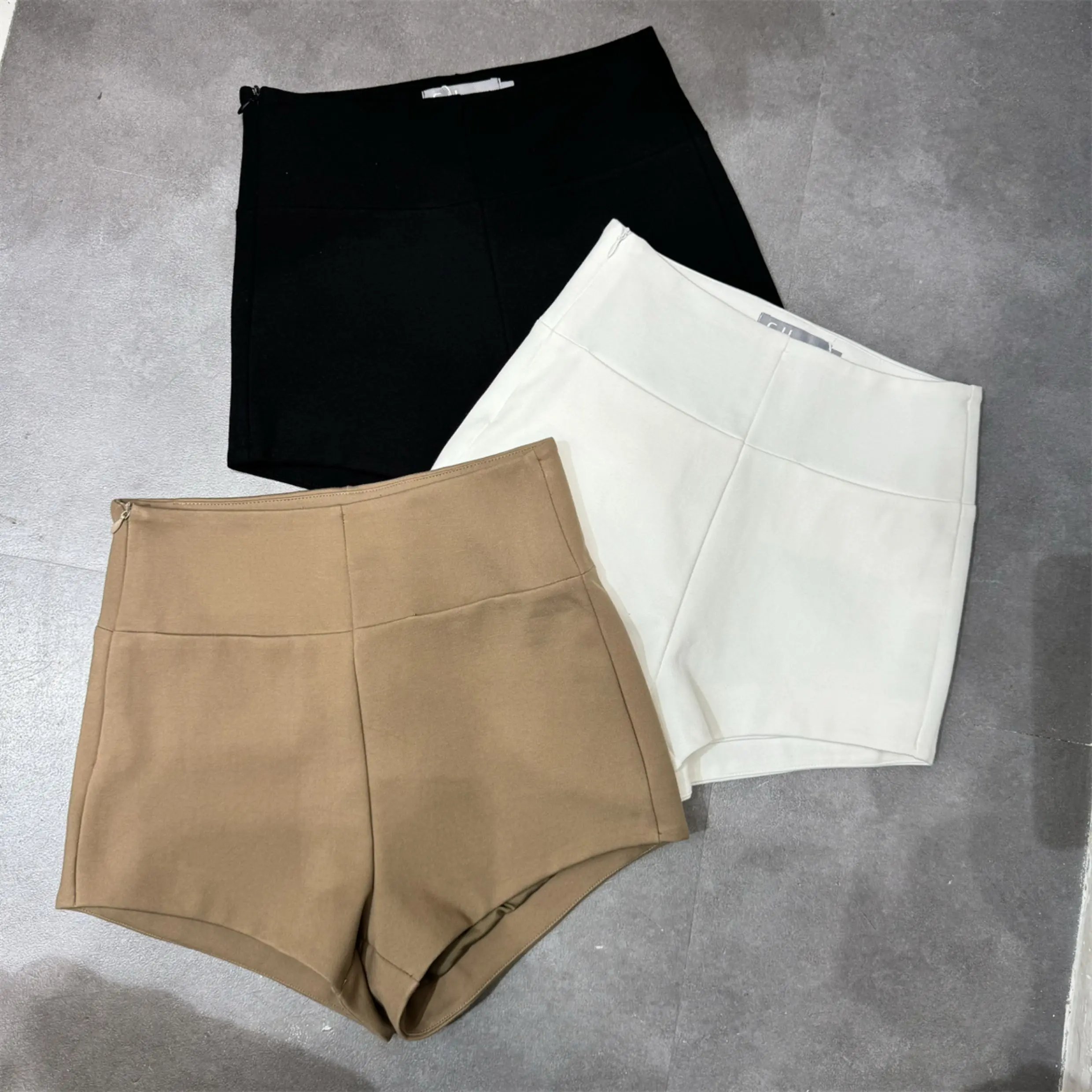 Женские весенне-летние узкие шорты с высокой талией для девочек, женская уличная одежда, однотонные короткие брюки с боковой молнией
Женские весенне-летние узкие шорты с высокой талией для девочек, женская уличная одежда, однотонные короткие брюки с боковой молнией