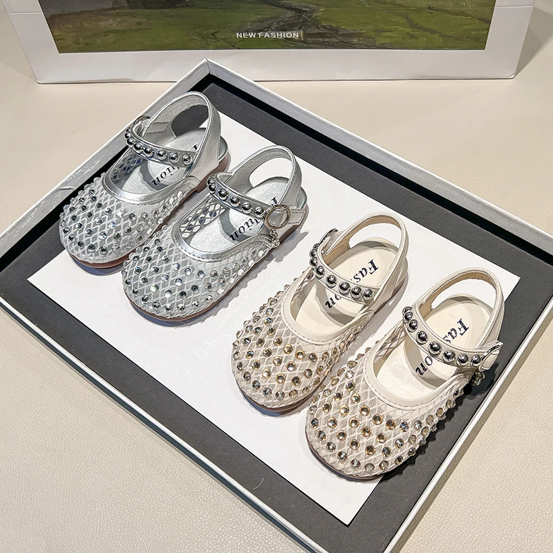 2026 New Summer Sandals Soft Sole Girls' Sandals Fashion Sequins Casual Beach Shoes Non-Slip Soft Comfortable Breathable Mesh
2026 New Summer Sandals Soft Sole Girls' Sandals Fashion Sequins Casual Beach Shoes Non-Slip Soft Comfortable Breathable Mesh