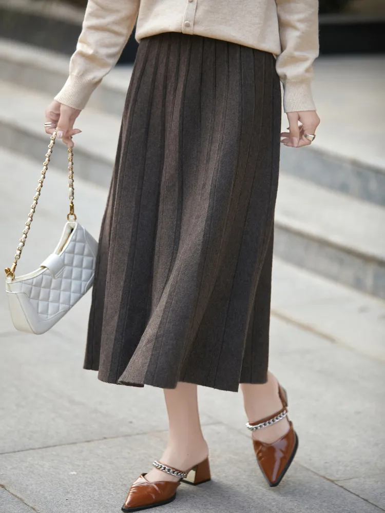 Вязаная шерстяная юбка с высокой талией. Коричневая юбка трапециевидной формы. Универсальная женская мода средней длины.
Вязаная шерстяная юбка с высокой талией. Коричневая юбка трапециевидной формы. Универсальная женская мода средней длины.