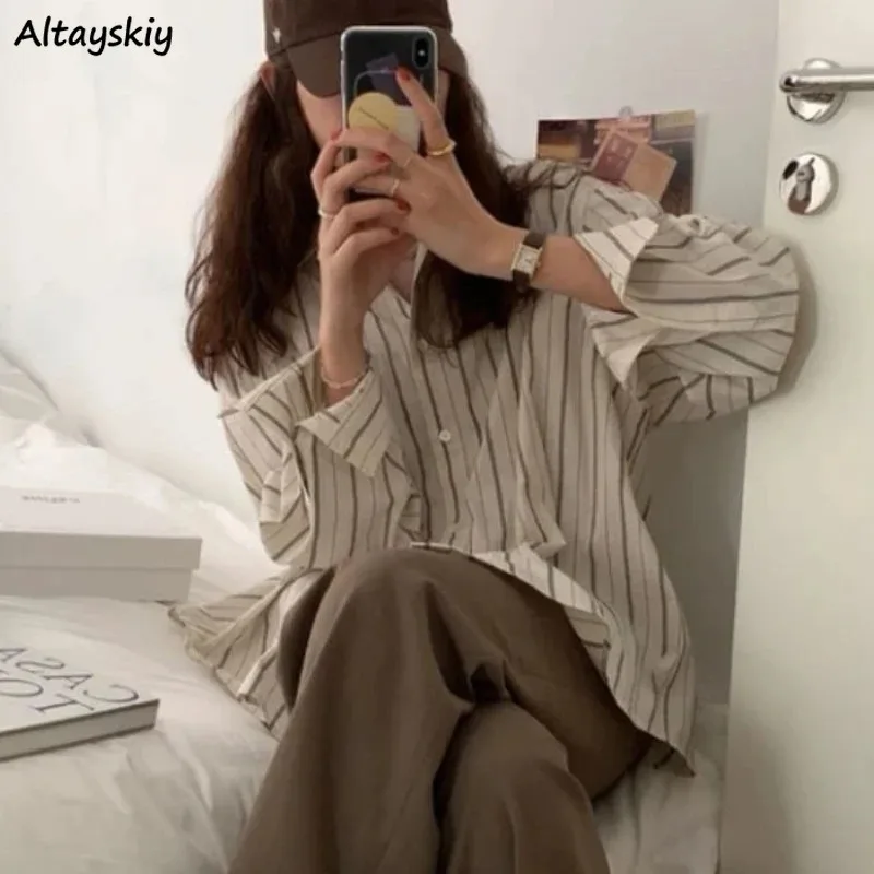 Женская свободная рубашка в полоску, однобортная Классическая рубашка в Корейском стиле, с длинным рукавом и карманами, повседневная, для отдыха, весна-лето
Женская свободная рубашка в полоску, однобортная Классическая рубашка в Корейском стиле, с длинным рукавом и карманами, повседневная, для отдыха, весна-лето