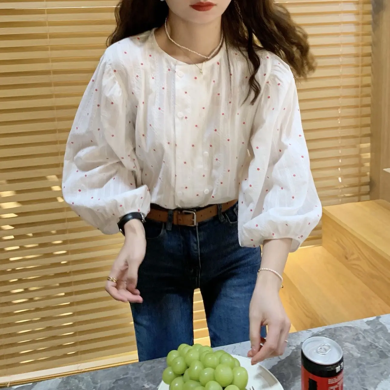 Retro Printed Round Neck Top For Women In Spring And Summer, Double Breasted White Shirt For Sun Protection In Summer
Retro Printed Round Neck Top For Women In Spring And Summer, Double Breasted White Shirt For Sun Protection In Summer