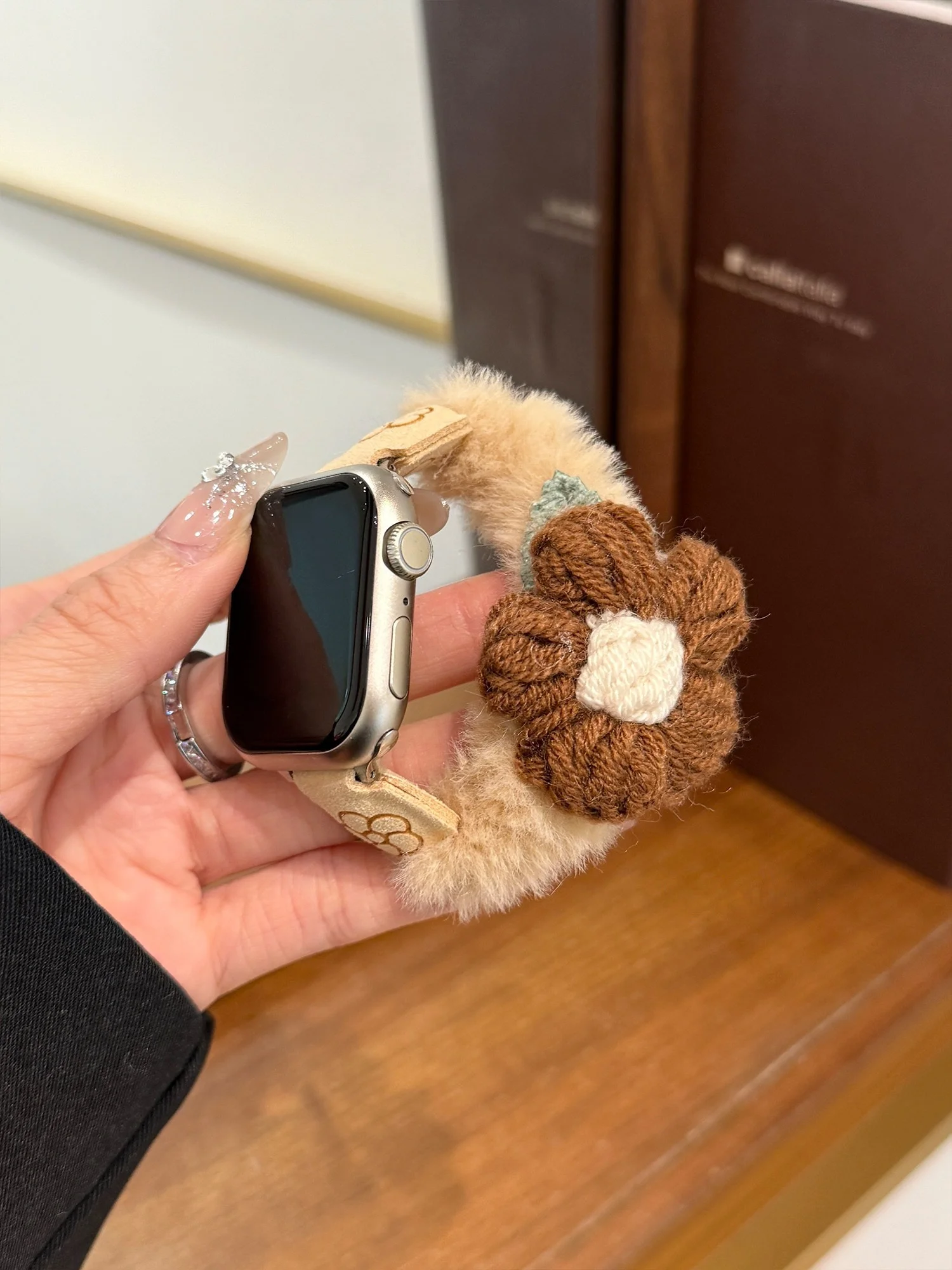 Эластичная резинка с плюшевым цветком, совместимая с ремешком iWatch 38 мм, 40 мм, 41 мм, 42 мм, 44 мм, 45 мм, 49 мм, модный ремешок
Эластичная резинка с плюшевым цветком, совместимая с ремешком iWatch 38 мм, 40 мм, 41 мм, 42 мм, 44 мм, 45 мм, 49 мм, модный ремешок