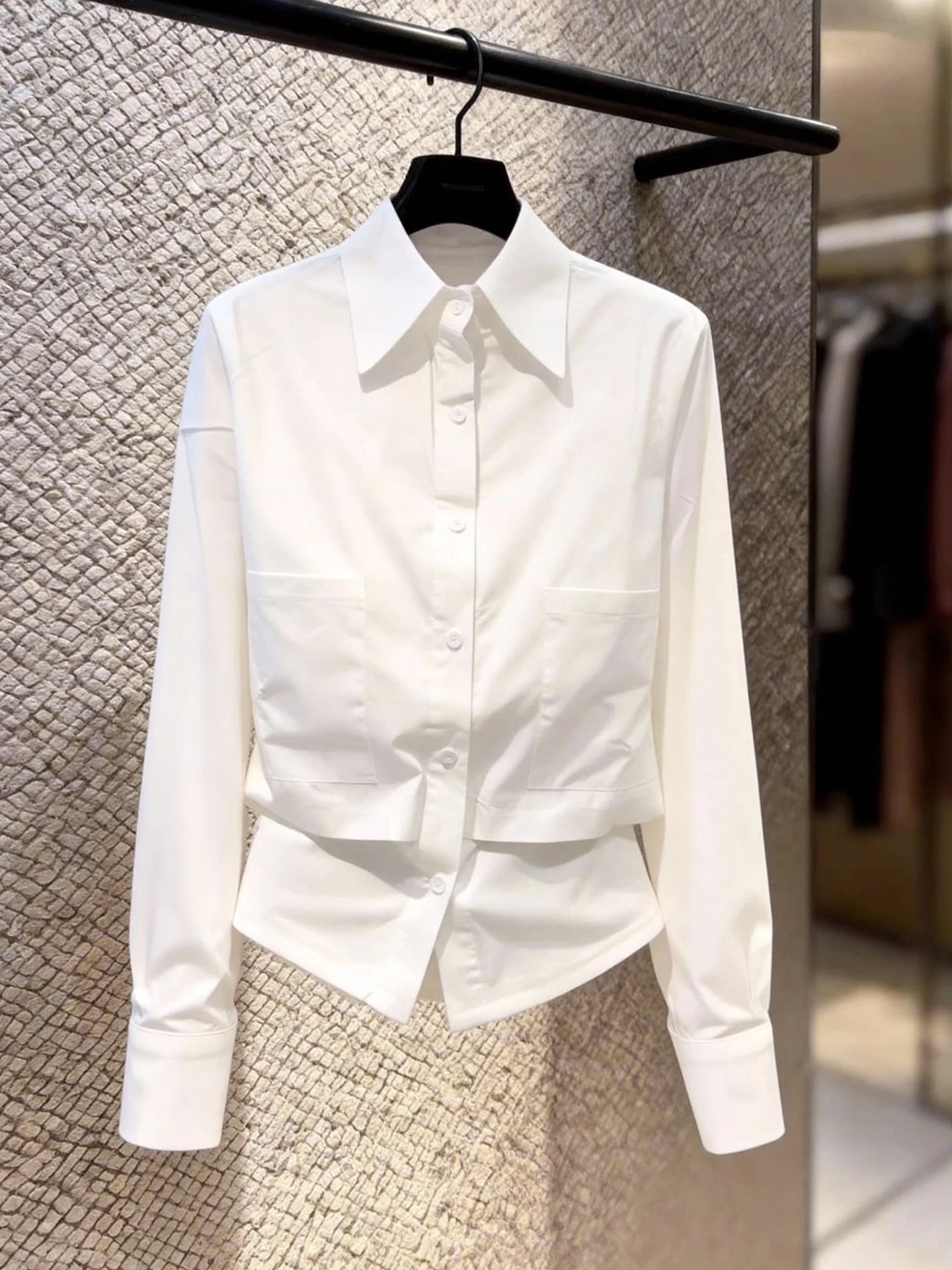 Spring 2026 Fashionable Turn-down Collar Long Sleeve Women's Shirt Single Button Elegant Ageless Korean Style Straight Cut Top
Spring 2026 Fashionable Turn-down Collar Long Sleeve Women's Shirt Single Button Elegant Ageless Korean Style Straight Cut Top