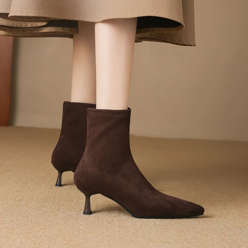 Новинка 2026, осенне-зимние женские ботильоны, эластичные фланелевые короткие ботинки с острым носком, узкие ботинки на тонком высоком каблуке
Новинка 2026, осенне-зимние женские ботильоны, эластичные фланелевые короткие ботинки с острым носком, узкие ботинки на тонком высоком каблуке