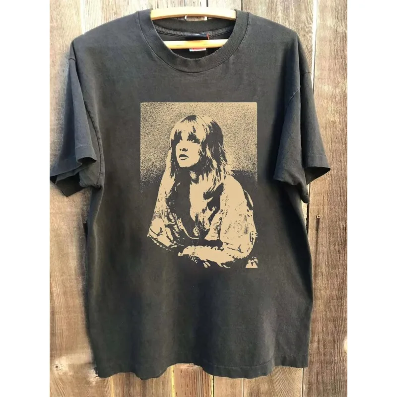 Футболка Stevie Nicks Tour, футболка в стиле ретро-рок, мужская футболка, летняя повседневная футболка унисекс в стиле Харадзюку
Футболка Stevie Nicks Tour, футболка в стиле ретро-рок, мужская футболка, летняя повседневная футболка унисекс в стиле Харадзюку