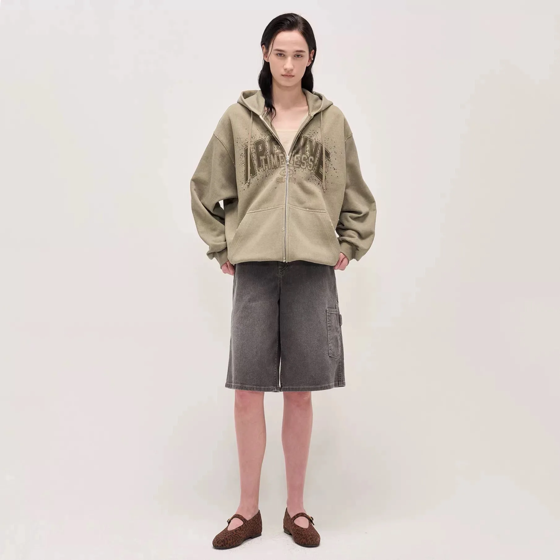 NingYao TIM26 Casual Versatile Letter Print Bead Zipper Hoodie Jacket Women's Loose Fit Long Sleeve Coat Casual Style
NingYao TIM26 Casual Versatile Letter Print Bead Zipper Hoodie Jacket Women's Loose Fit Long Sleeve Coat Casual Style
